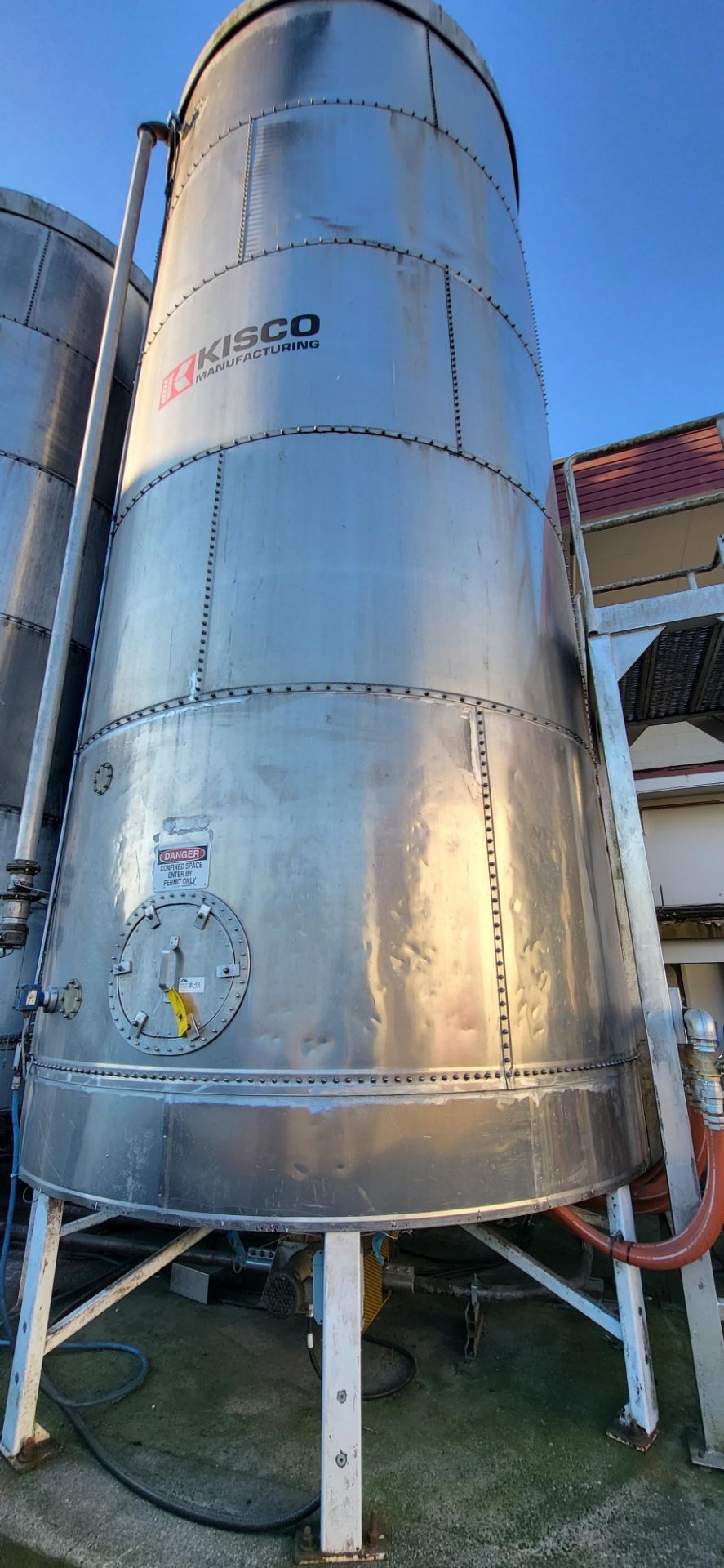 Kisco Flour Silo, 32,000LB Capacity, Aluminum ***BIDDER NOTE -- Rigging fee of  $7800  to be added