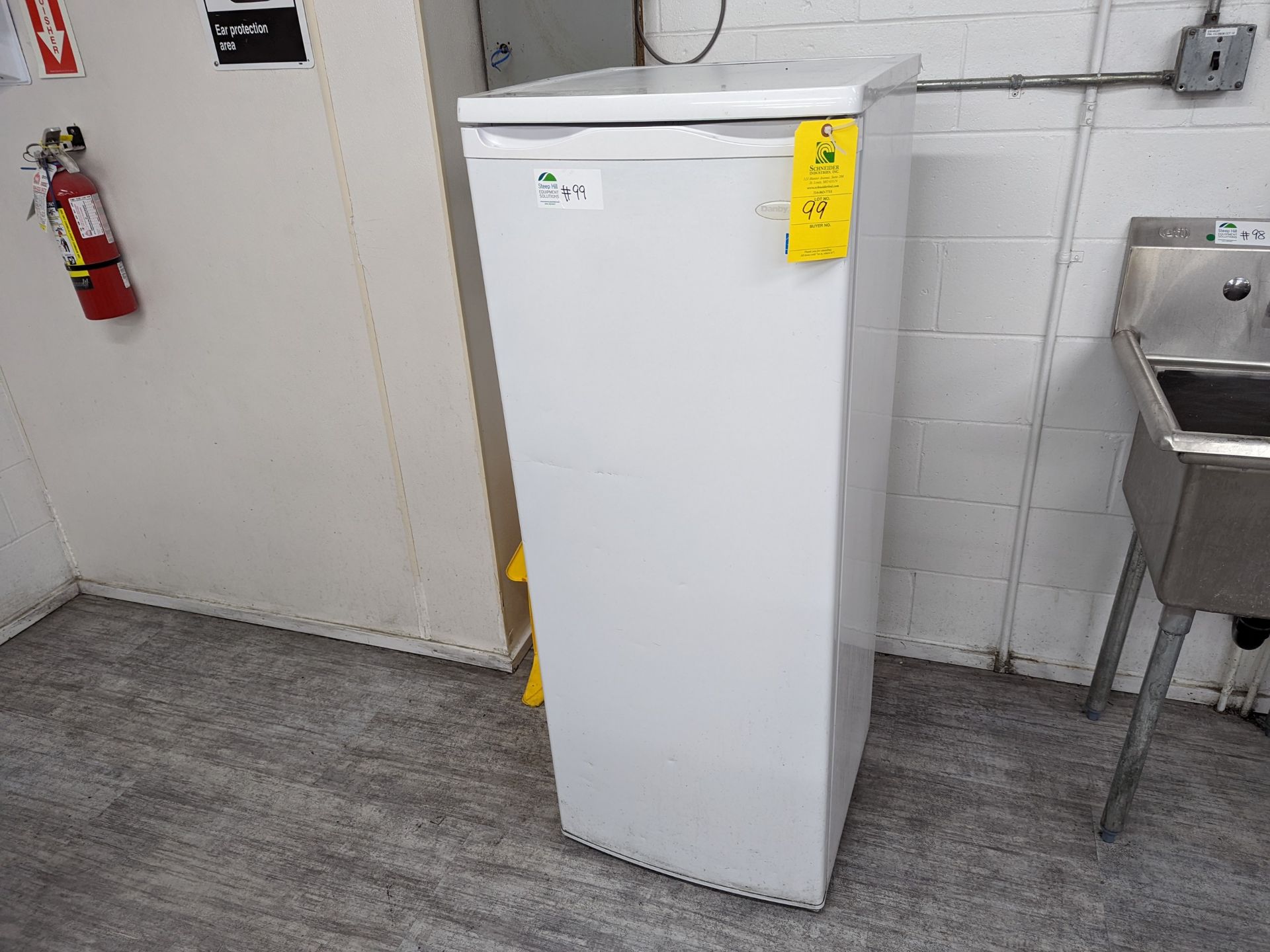 Danby Upright Freezer, 5 shelves - Image 4 of 4