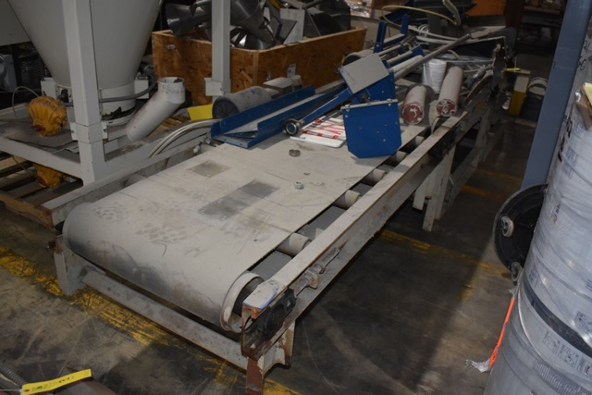 Portec Flowmaster Motorized Belt Conveyor w/90" bend, 22" W Belt x 15' L. Rigging/Loading Fee: $25 - Image 4 of 4