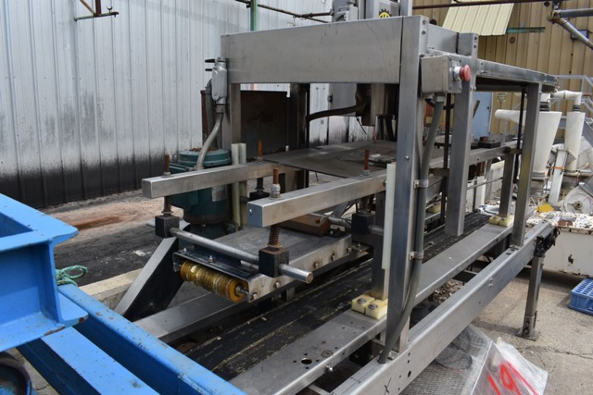 Hartness International Belt Conveyor, 8' Length, Stainless Steel Frame. Rigging/Loading Fee: $25 - Image 3 of 3