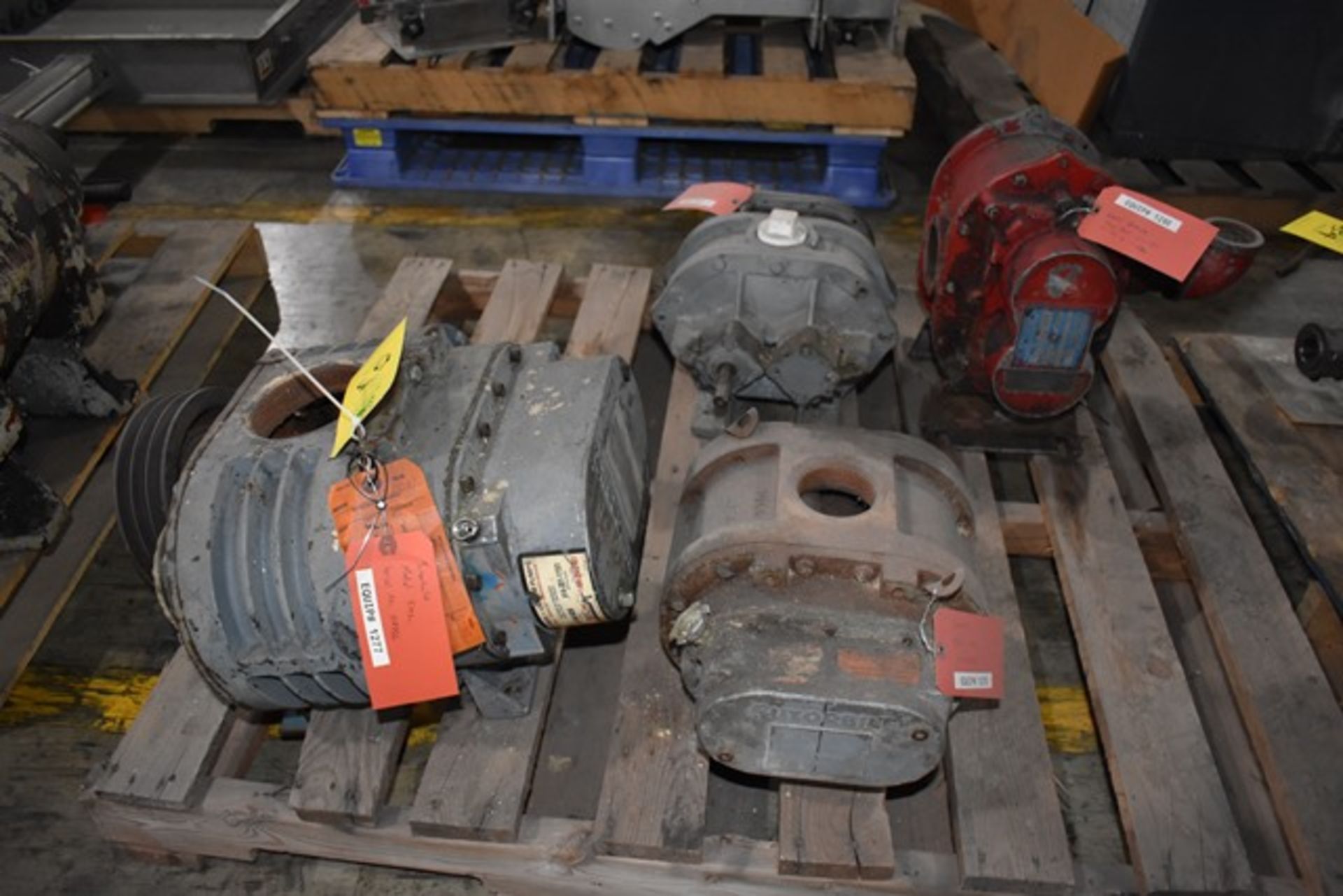 (3) Roots Blowers, (1) Sutorbilt #5ML Blower. Rigging/Loading Fee: $25 - Image 2 of 2