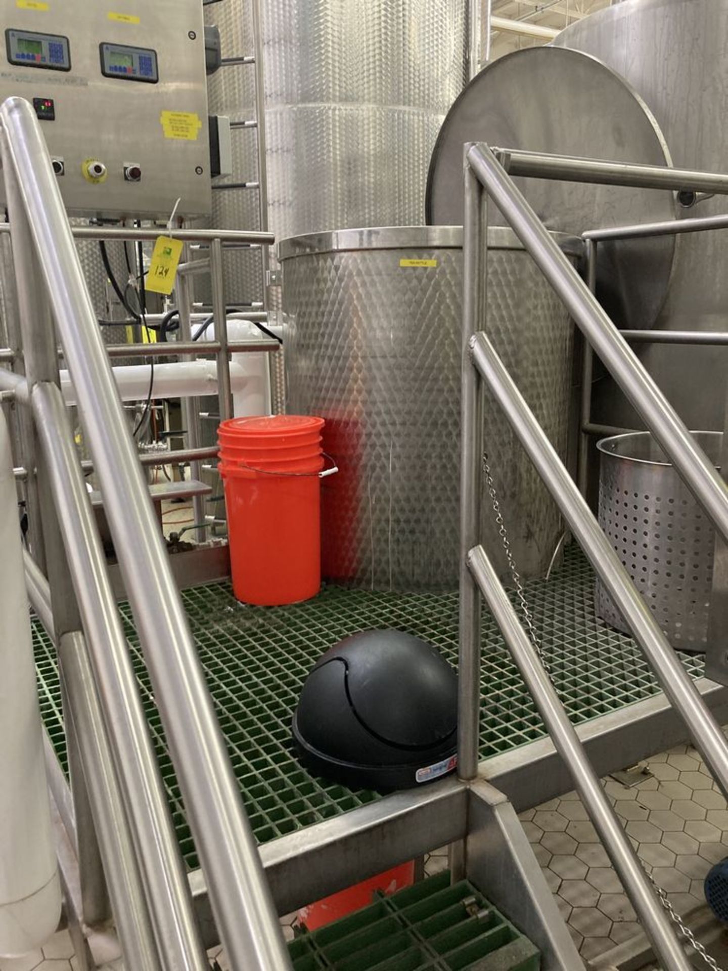 Tea kettle with platform with strainer basket, 200 gallons, NOTE: CONTROL PANEL TIED IN WITH CIP - Image 2 of 9