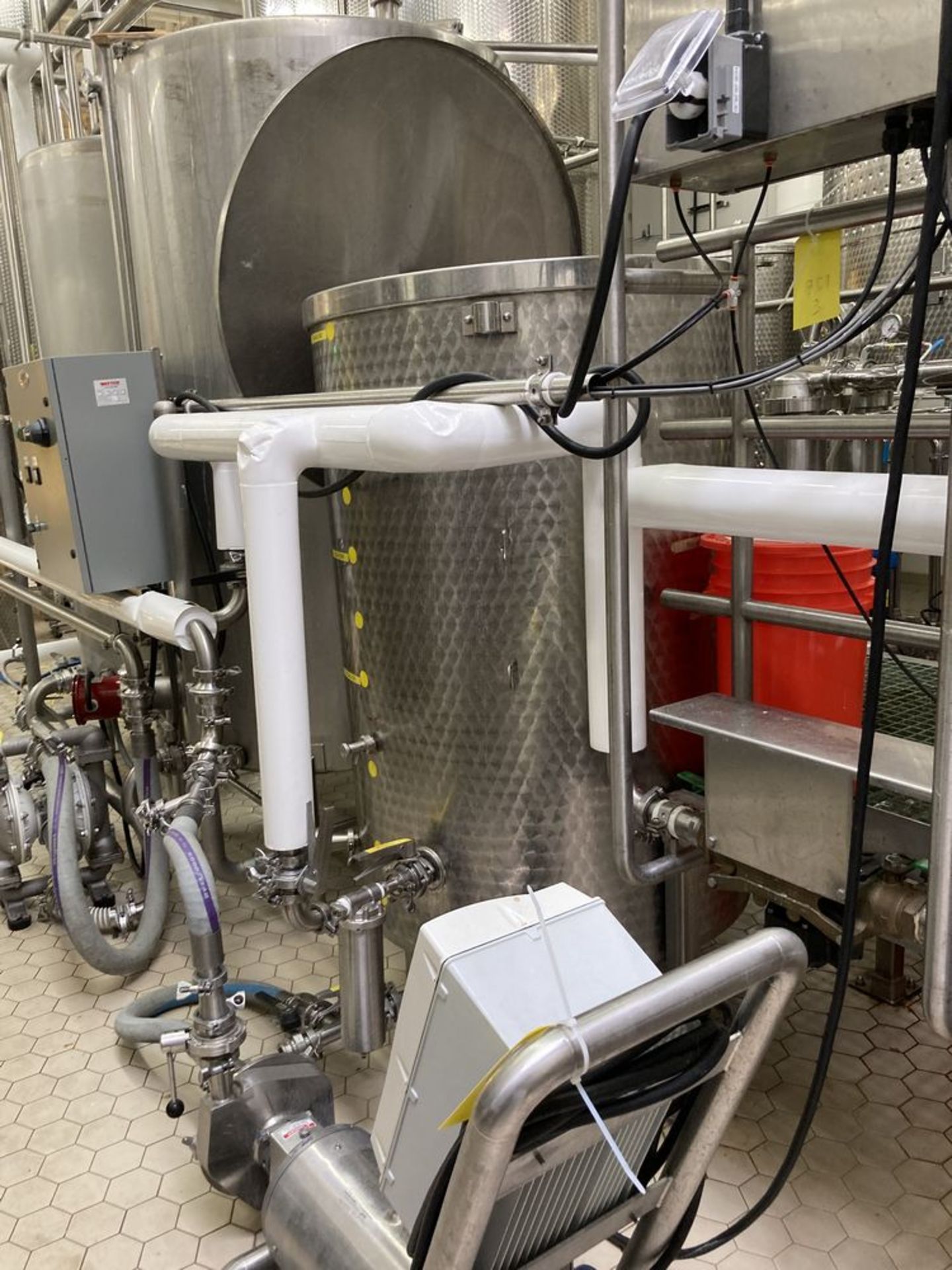 Tea kettle with platform with strainer basket, 200 gallons, NOTE: CONTROL PANEL TIED IN WITH CIP - Image 5 of 9