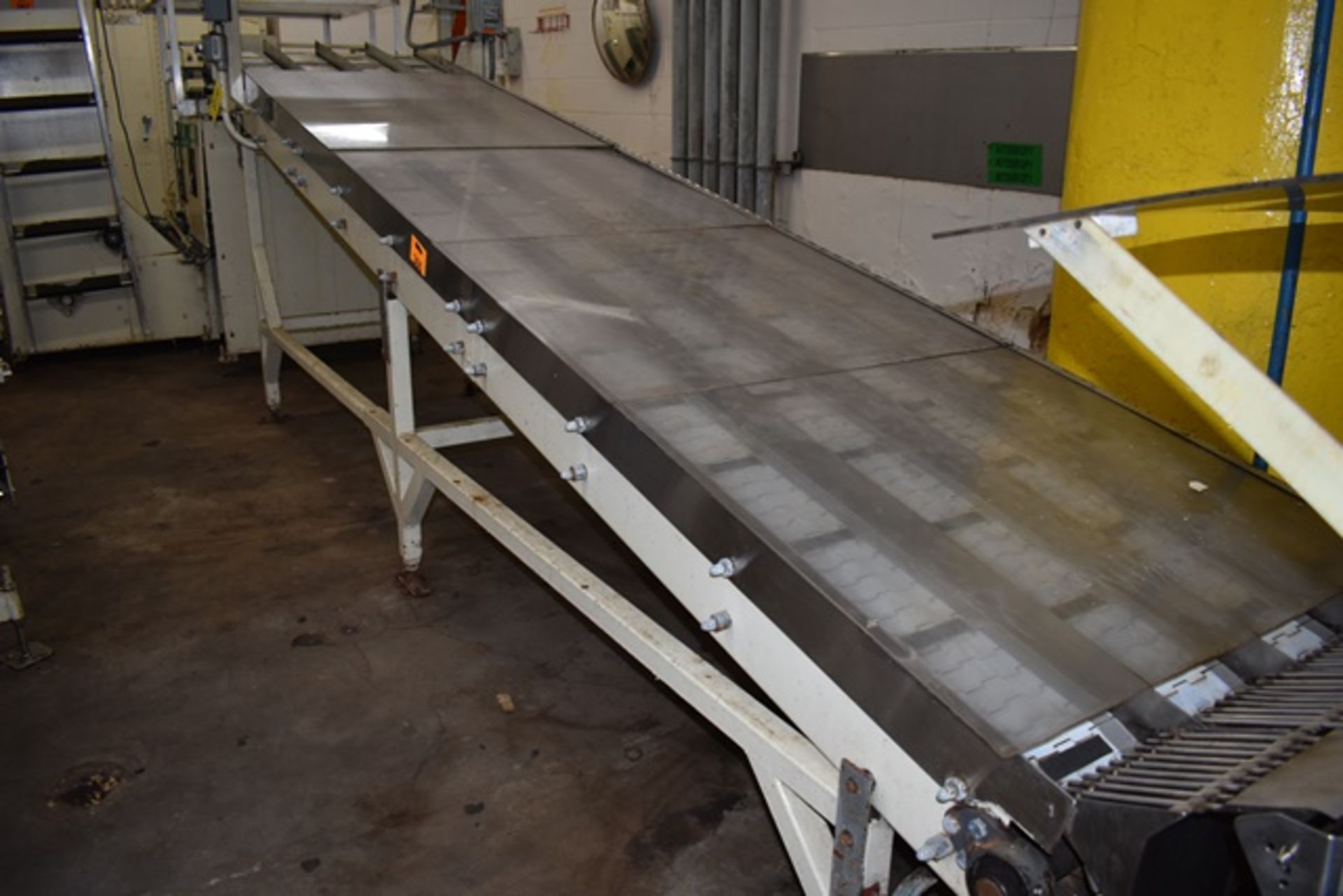 Nercon incline conveyor, 4 lanes, 36"W x 15' L with 8"W table top conveyor belt