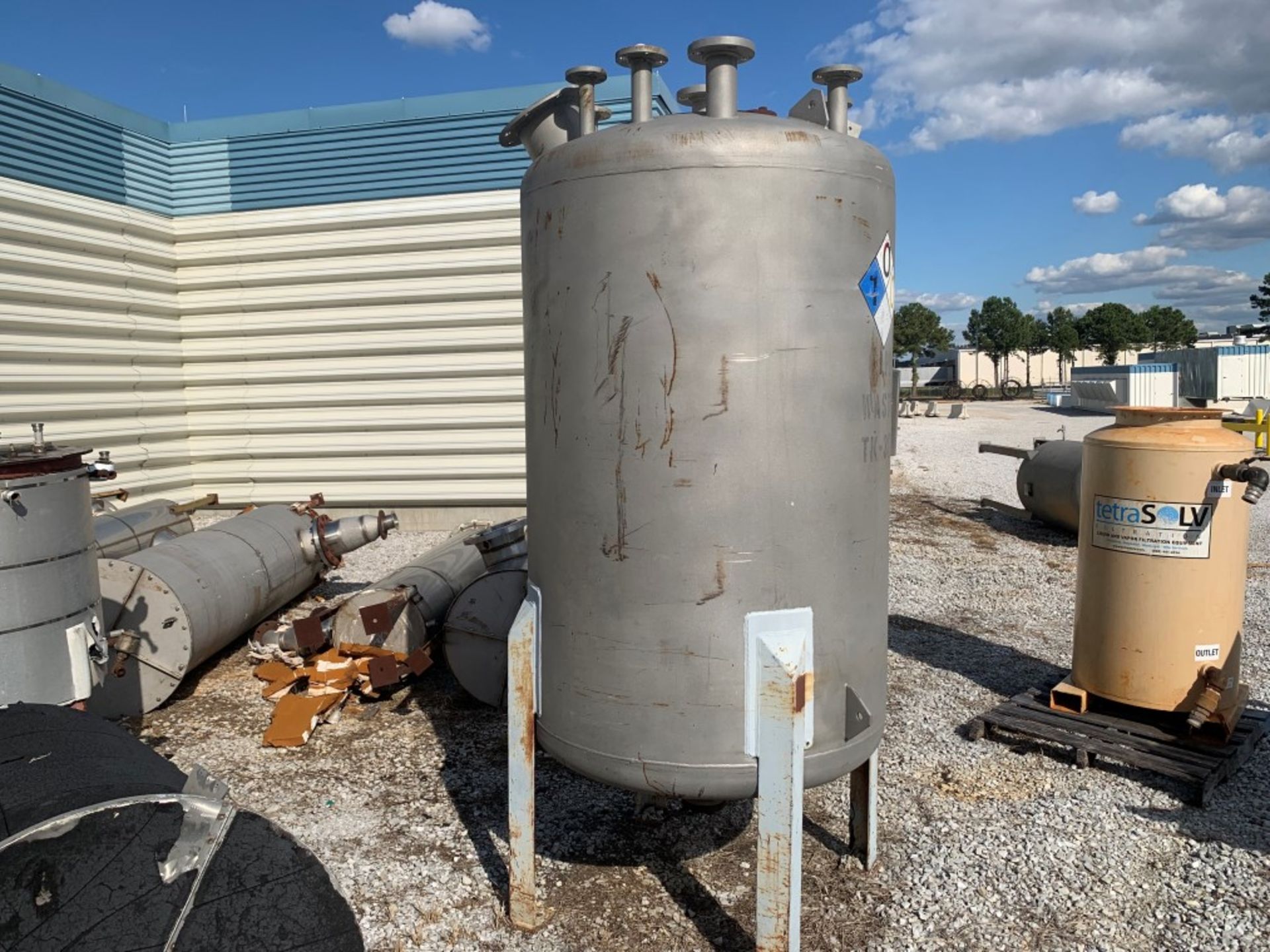 Approx 7’ x 4’ 640 Gal Campbell 304 Stainless Steel Tank Manuf: Campbell Category: Tank Capacit - Image 3 of 10