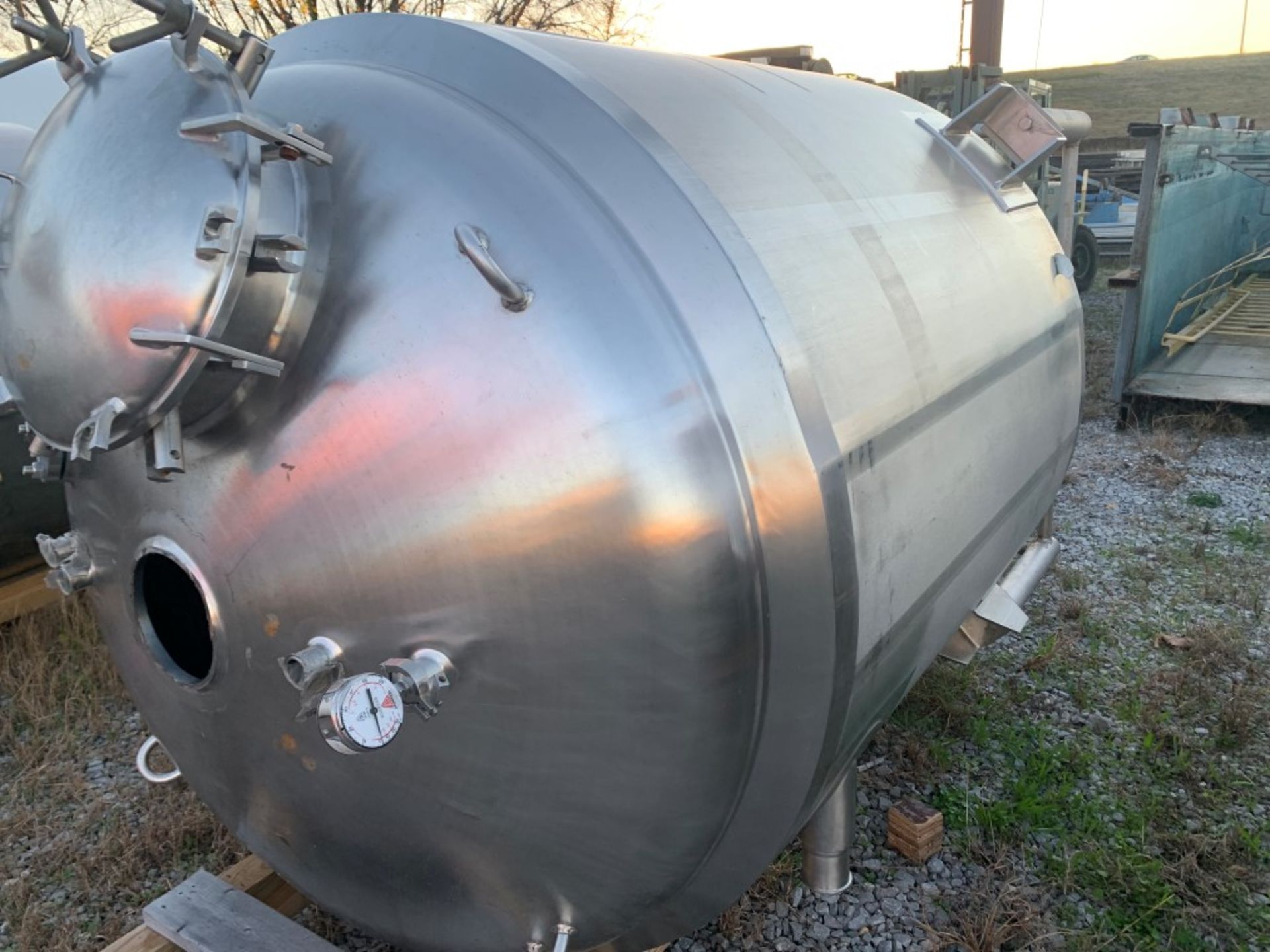 Approx 7’ x 5’5 800 Gal APV Crepaco Stainless Steel Vessel Tank Manuf: APV Crepaco Capacity: 8 - Image 6 of 9