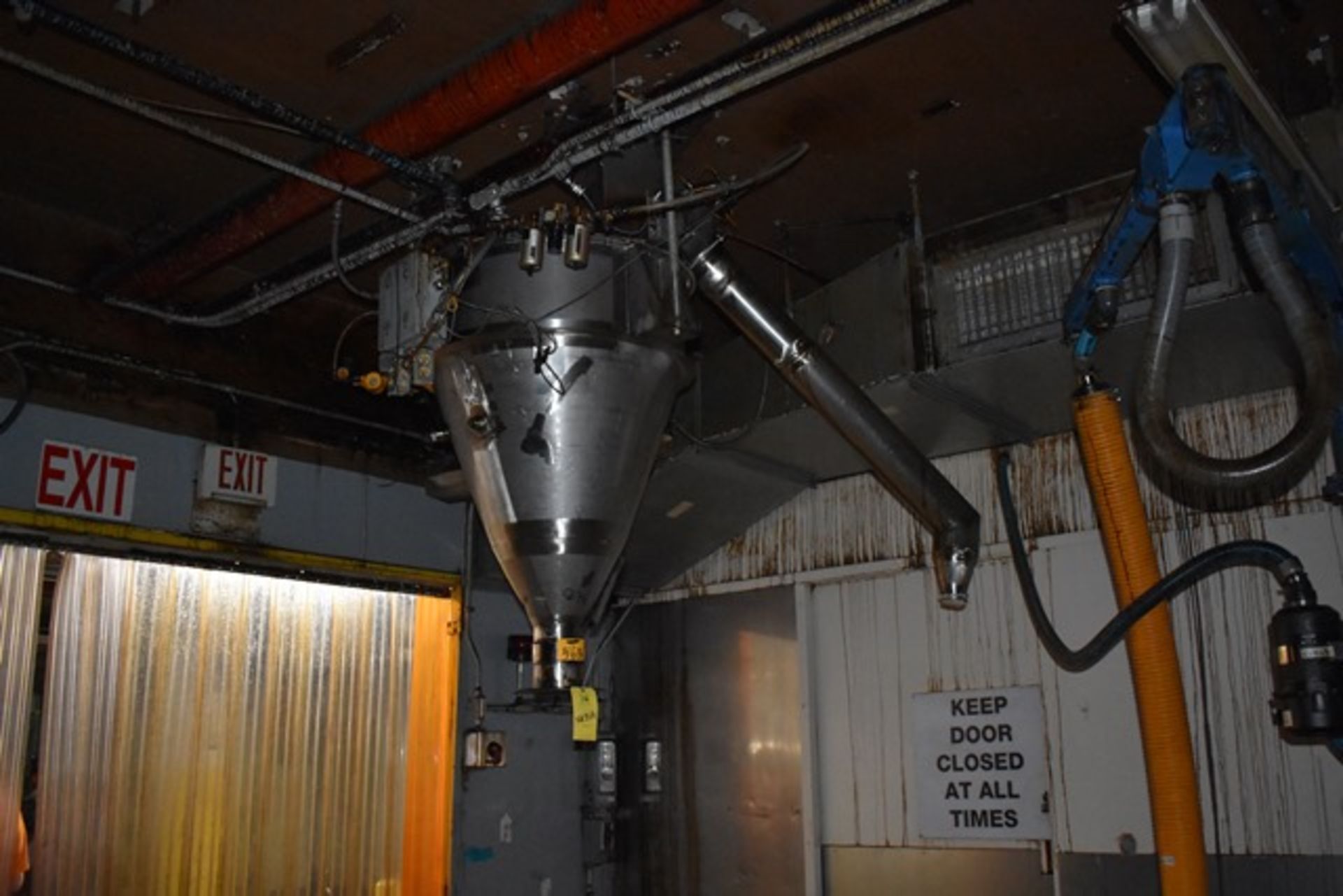 SS Surge Bin, 32" dia x 42"deep with pneumatically controlled feed diverter,