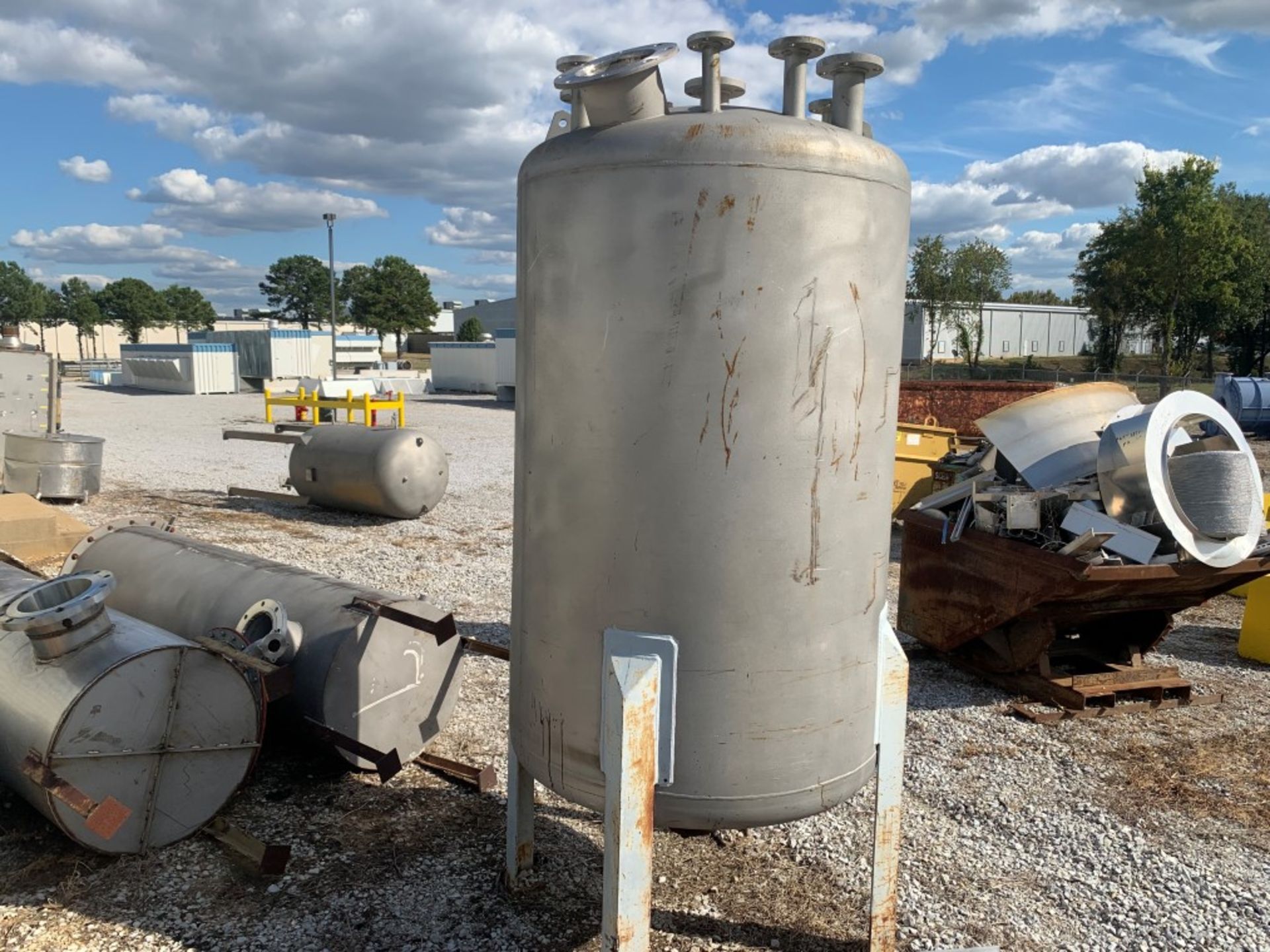 Approx 7’ x 4’ 640 Gal Campbell 304 Stainless Steel Tank Manuf: Campbell Category: Tank Capacit - Image 2 of 10