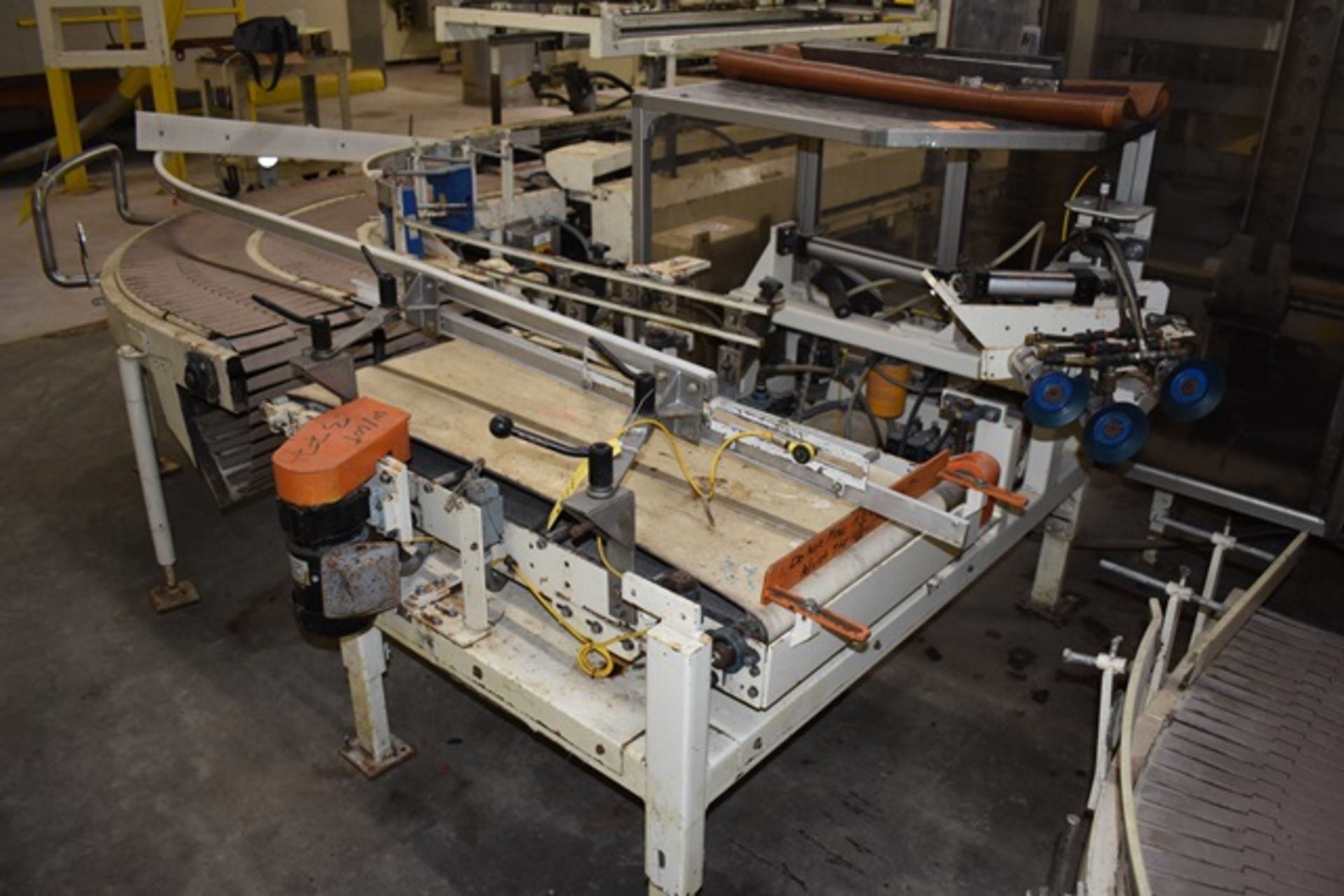 Package Machinery case positioner, model Dyna Pak, with head vacuum case pick up, 18"W x 48"L - Image 2 of 2