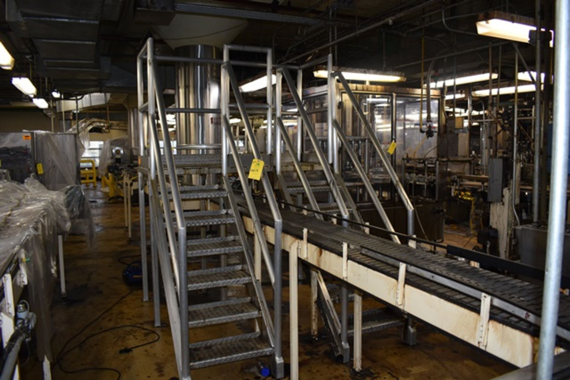 [Lot] Line Conveyor System, approx 75' total length x 40"H, with multi lanes c0nveyor belts form 4- - Image 4 of 4
