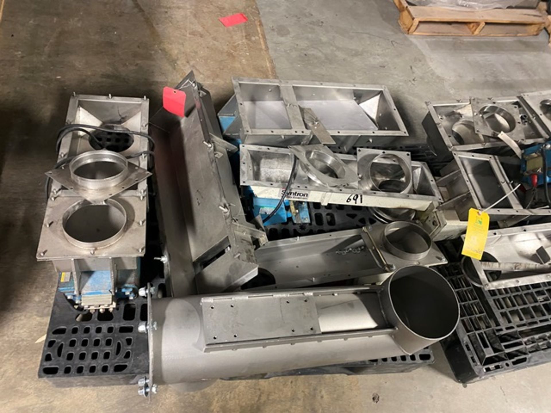 Two Pallets of Vibratory Feeder/Parts, Located in Lakeville, MN - Image 2 of 7