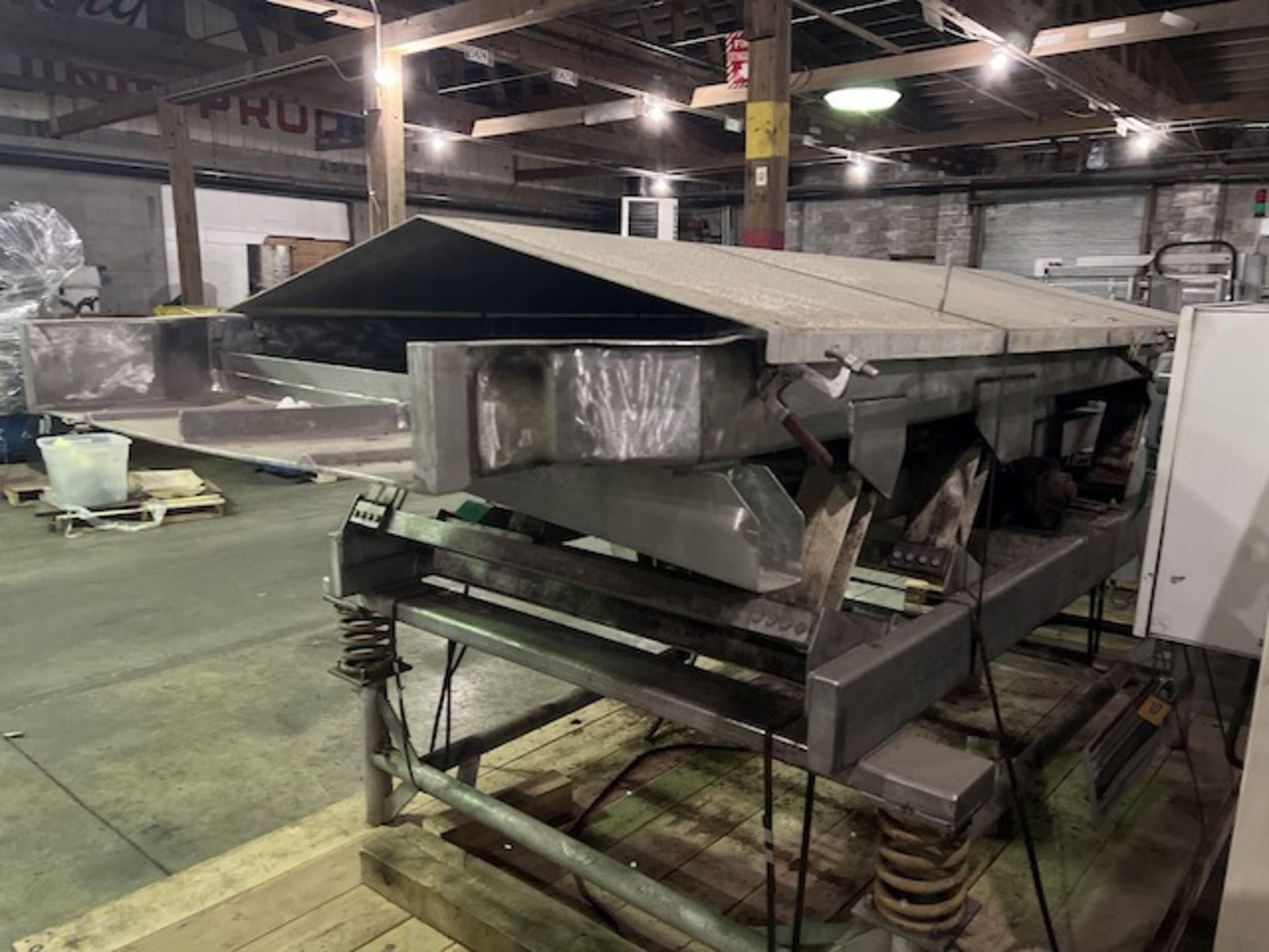 Vibrating Conveyor W/ Hood, Located in Ottawa, OH - Image 4 of 4