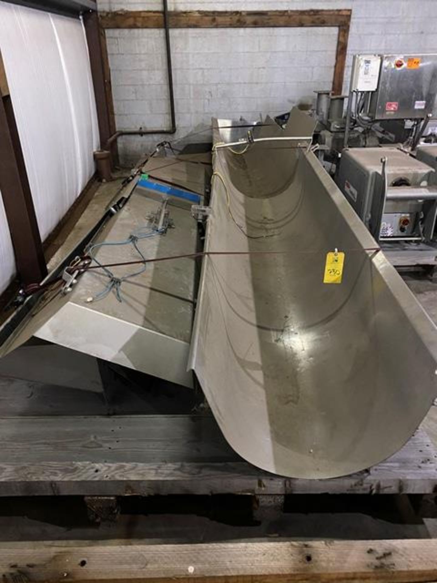 Funneling Product Conveyor, Located in Ottawa, OH