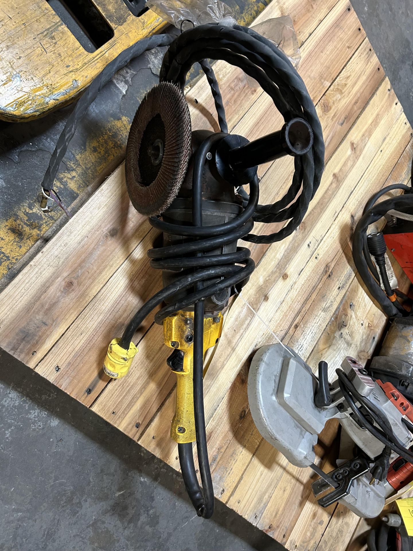 Buffer/Grinder, Rigging/Loading Fee: $10 - Image 2 of 2