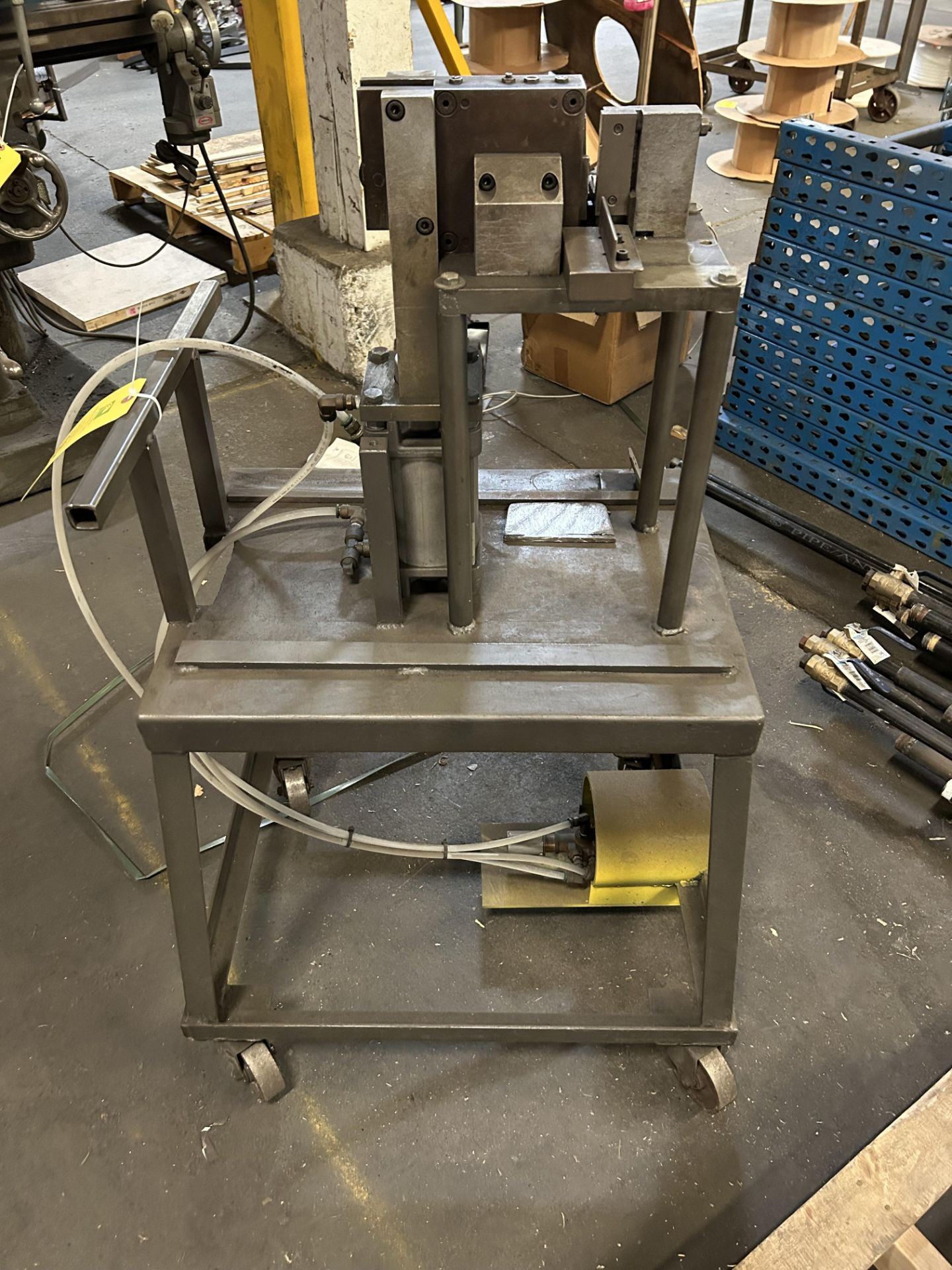 Alo Shear, 3-1/8'' Pneumatic Shear w/ roller stand, Rigging/Loading Fee: $25 - Image 2 of 4