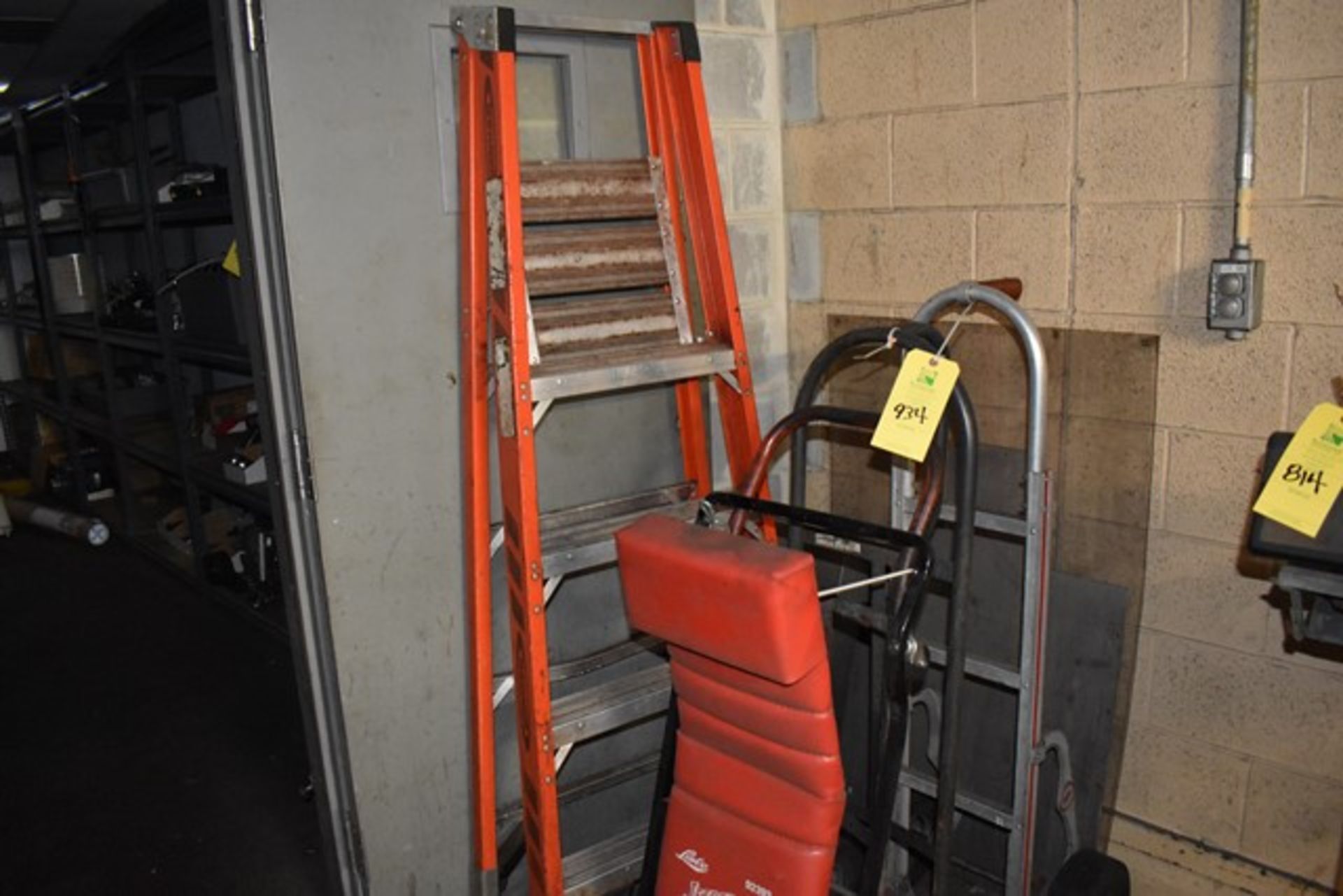 [Lot] Shop equipment, (1) 6' fiberglass ladder, (3) handtrucks, (1) crawler