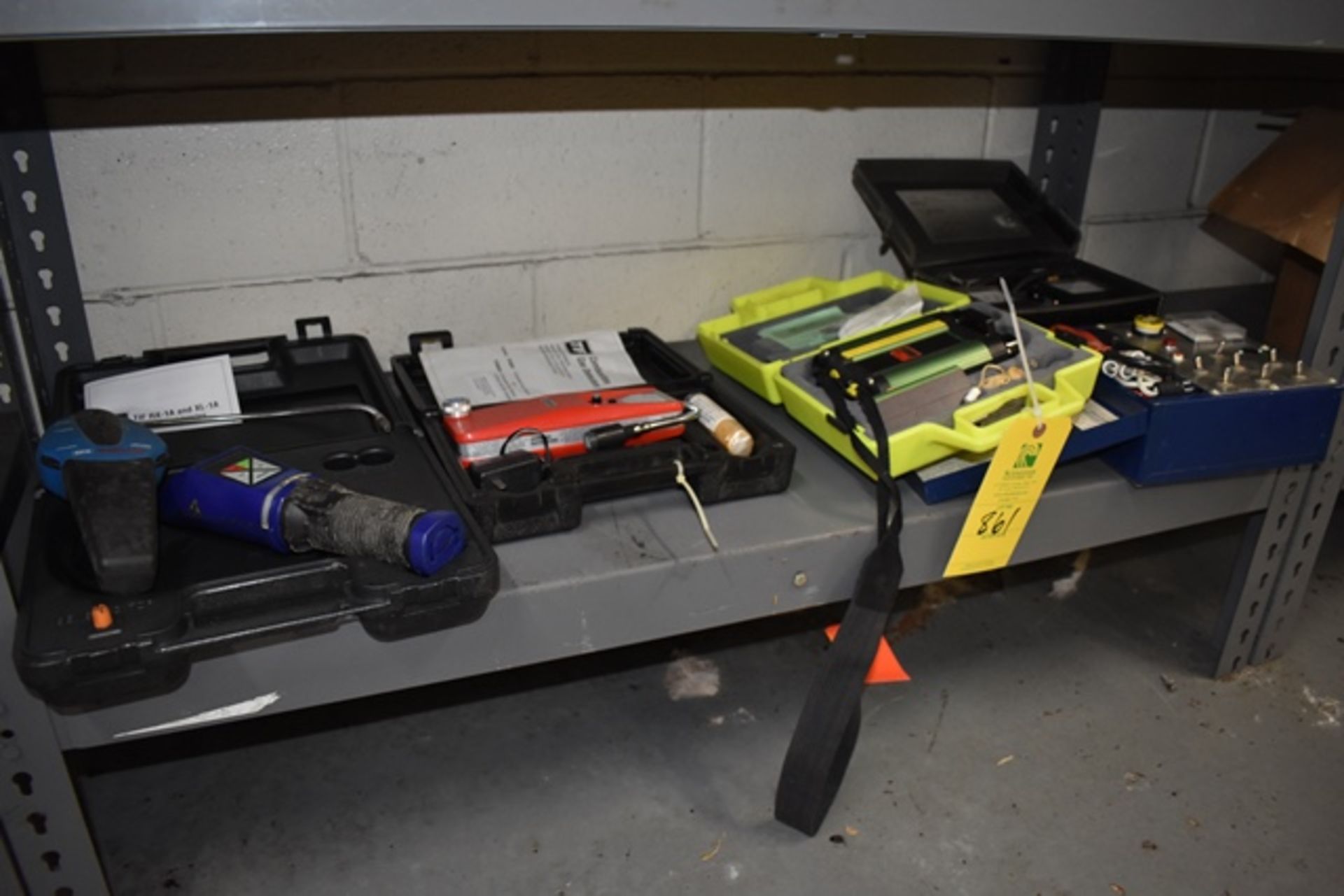 [Lot] Detectors and monitors, (1) TIF refrigerant leak detector, (1) combustible gas detector, (1)