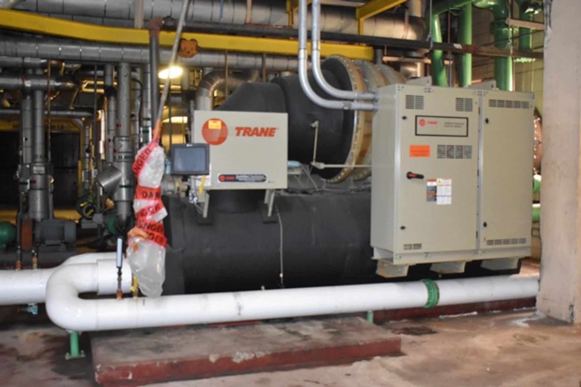 Trane Chiller, model CVHE500-M08285B, s/n L18C01587 / PRGDA201AJ000L, 500 ton Centravac hermetic - Image 2 of 2