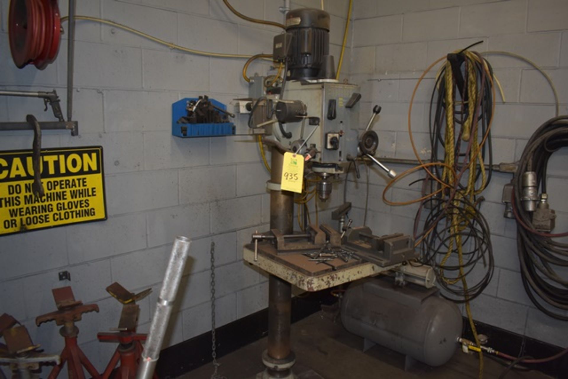 MSC milling and drilling machine, mod. 09542903, s/n 435117 with (2) machinist vises