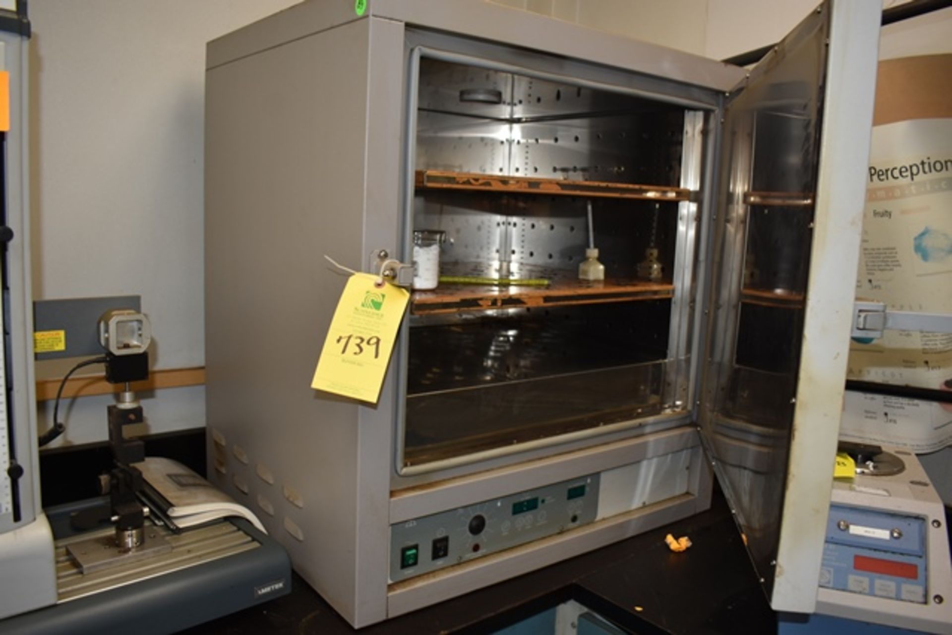 VWR lab oven, s/n 07051004, Model: 1370FM, Part#: 9071063, Amp: 14, Volt: 115, Hz: 60 - Image 2 of 2