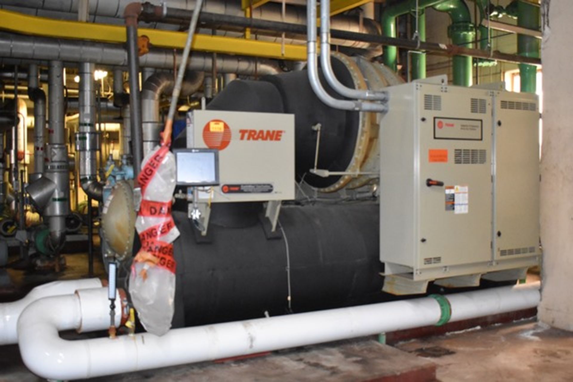 Trane Chiller, model CVHE500-M08285B, s/n L18C01587 / PRGDA201AJ000L, 500 ton Centravac hermetic