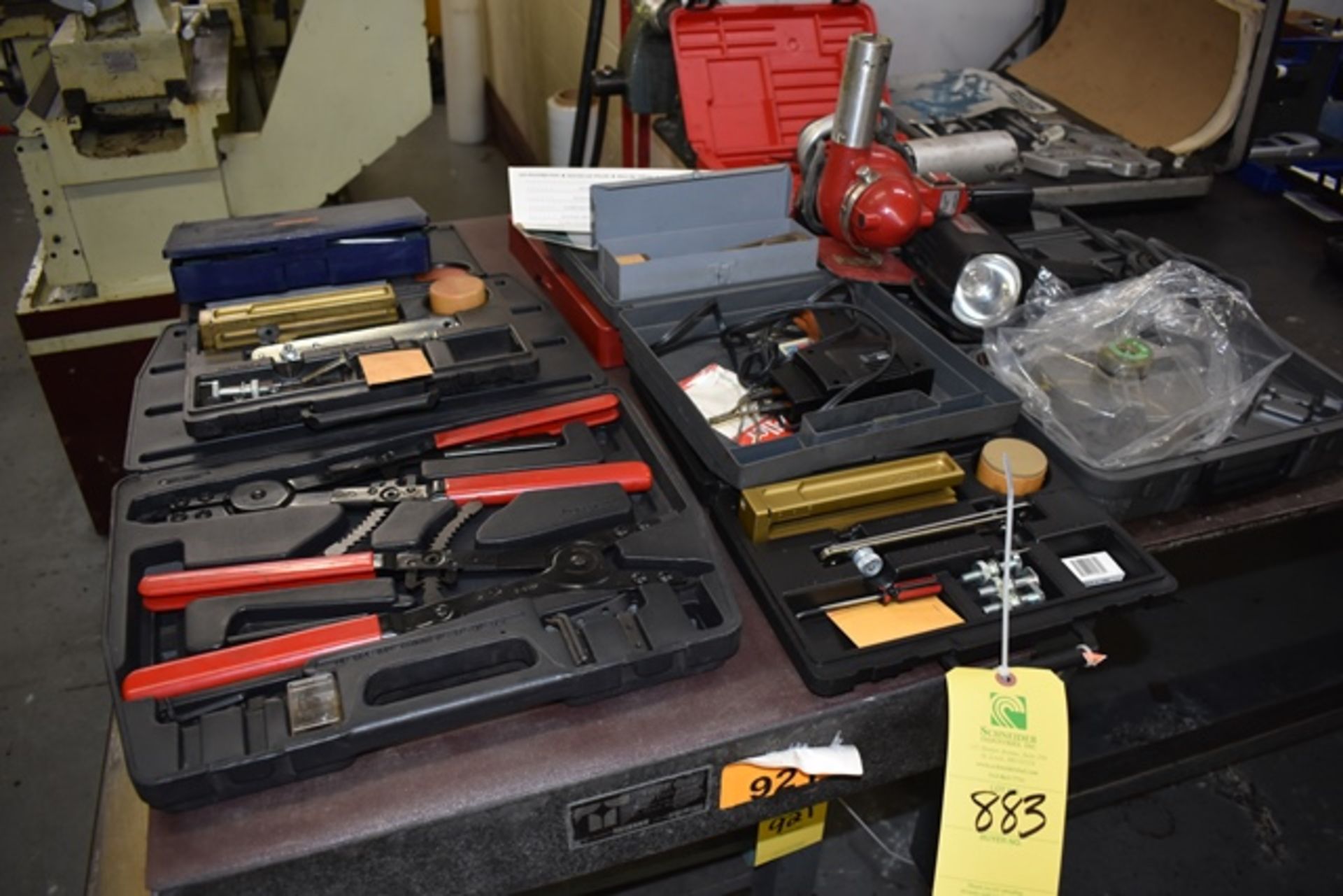 [Lot] Miscellaneous tools, gasket cutters, snap ring pliers, rivet tool, solder gun, hole cutter,