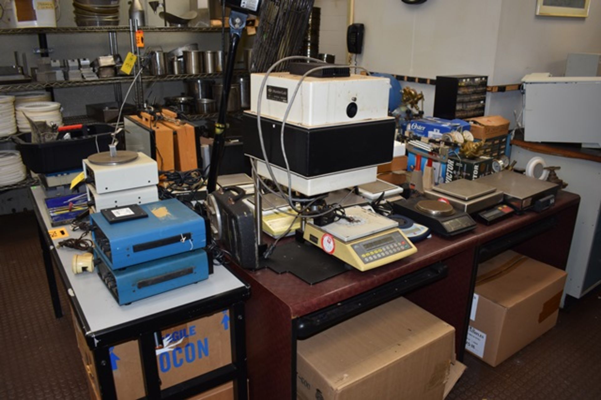 [Lot] Lab equipment including scales, vacuum pumps, oven, light boxes, timers, gauges, optical - Image 2 of 2