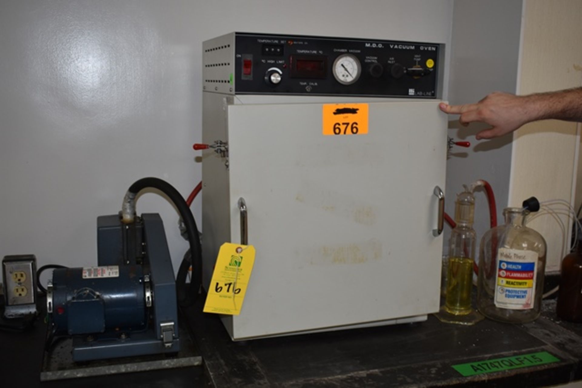 Lab Line vacuum oven, mod. 3623 MDD, s/n 10950015 with Welch 1399 dual seal vacuum pump, 1/3 hp