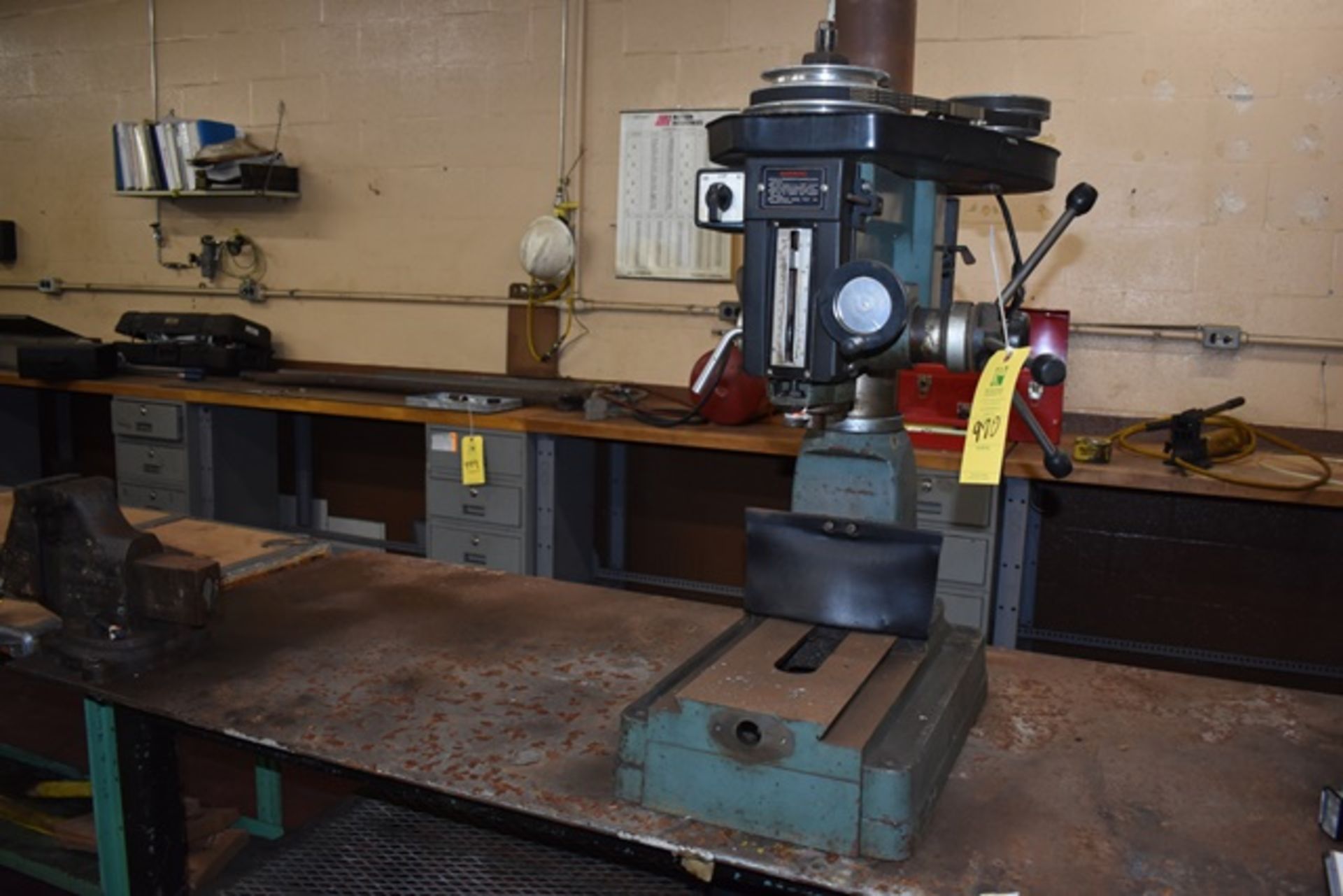 Milling and drilling machine, bench top