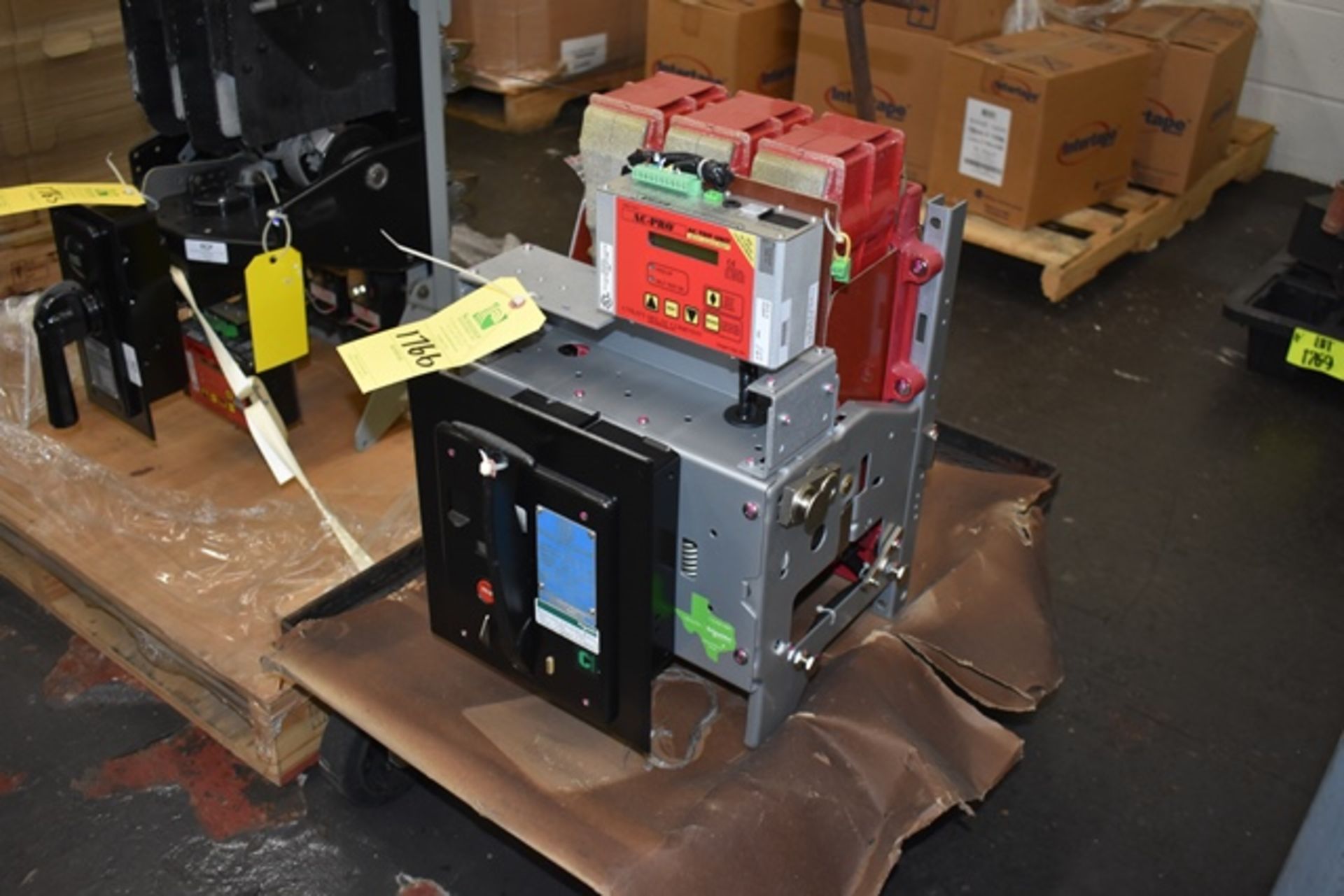 ITE circuit breaker, model K-600, 600 amp, 50/60 CY, 800 amps DC, short circuit current DC, 250V,