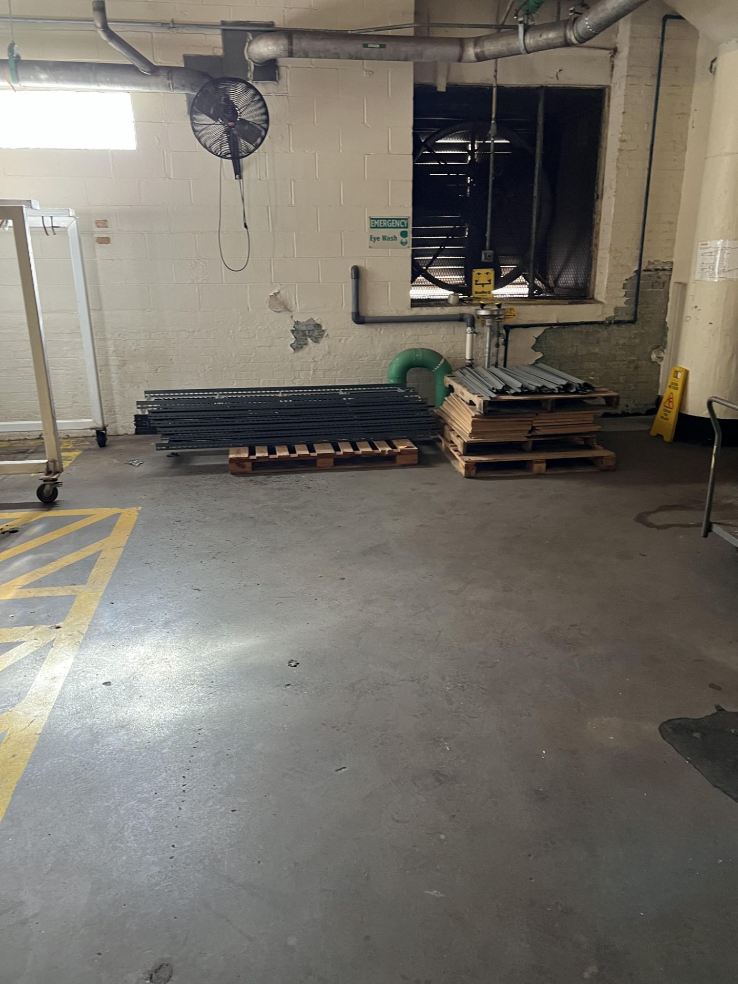 [Lot] Miscellaneous shelving, dock carts, frames - Image 2 of 5