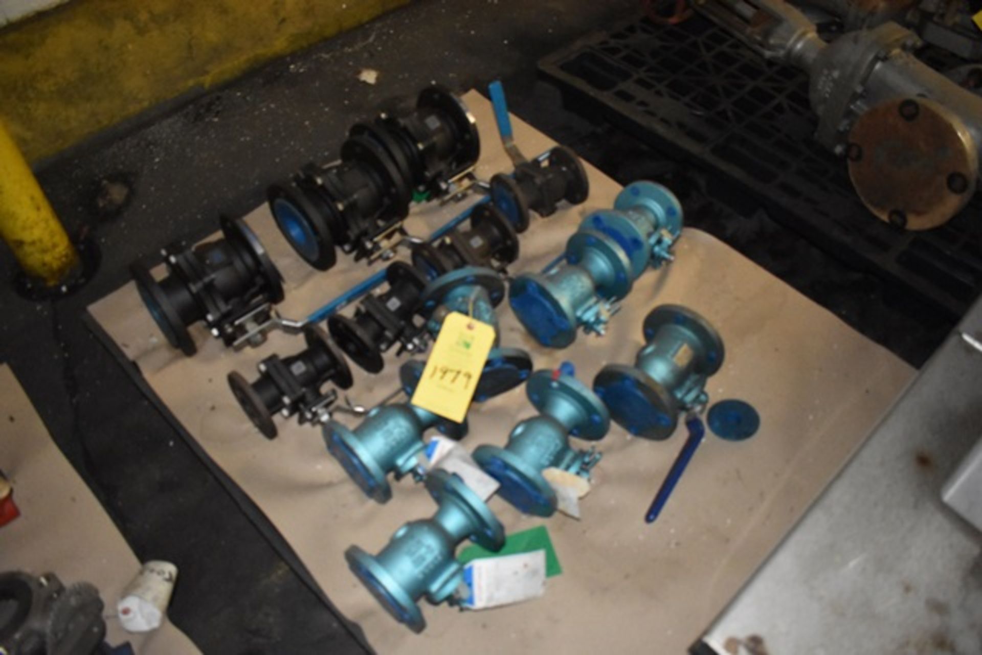 [Lot] (14) Ball valves, (7) 2", (4) 1", (3) 4", 150 psi rating