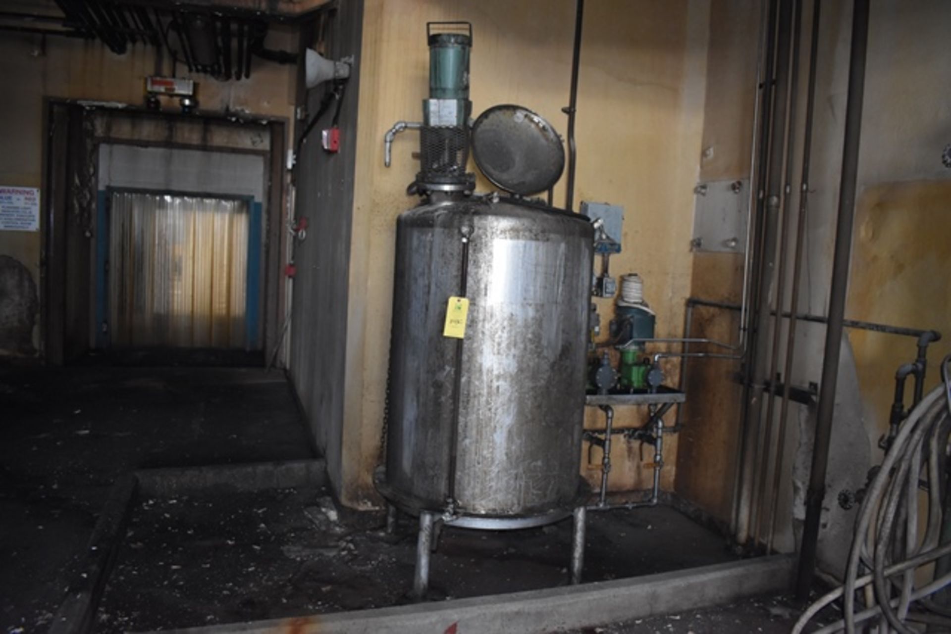 Stainless Steel Tank w/Agitator, 30" Diameter x 60" Ht.