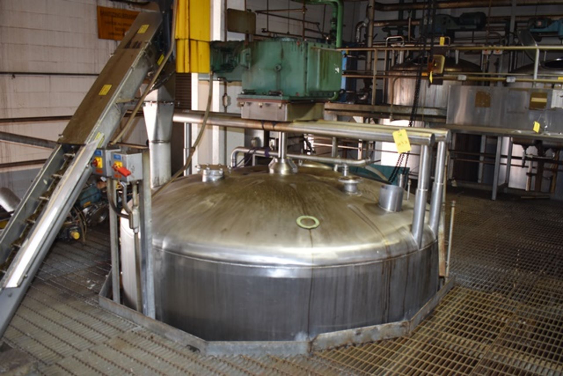 SS Mix Tank, approx 1800 gal, 80"dia x 8'H straight, dome top, dish bottom, (2) 18" dia MH, with