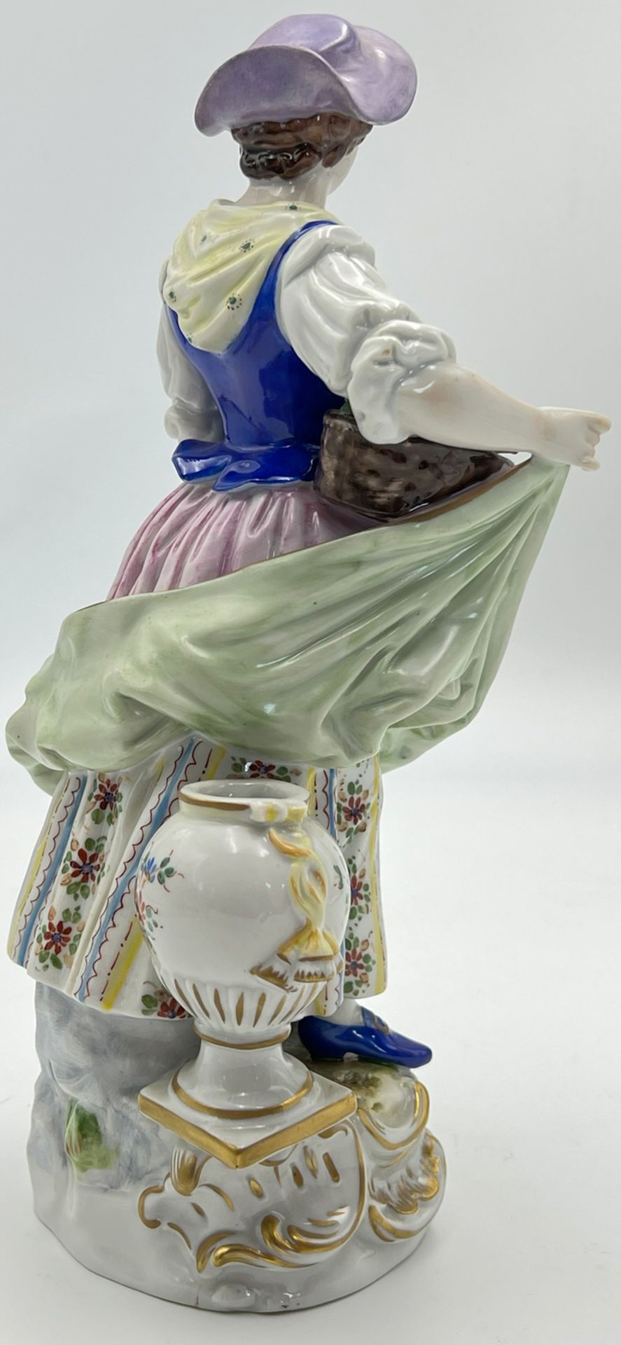 Porzellanfigur Blumenverkäuferin. Rudolstadt. Entwurf: Ernst Bohne (1854 - 1920). - Bild 5 aus 17