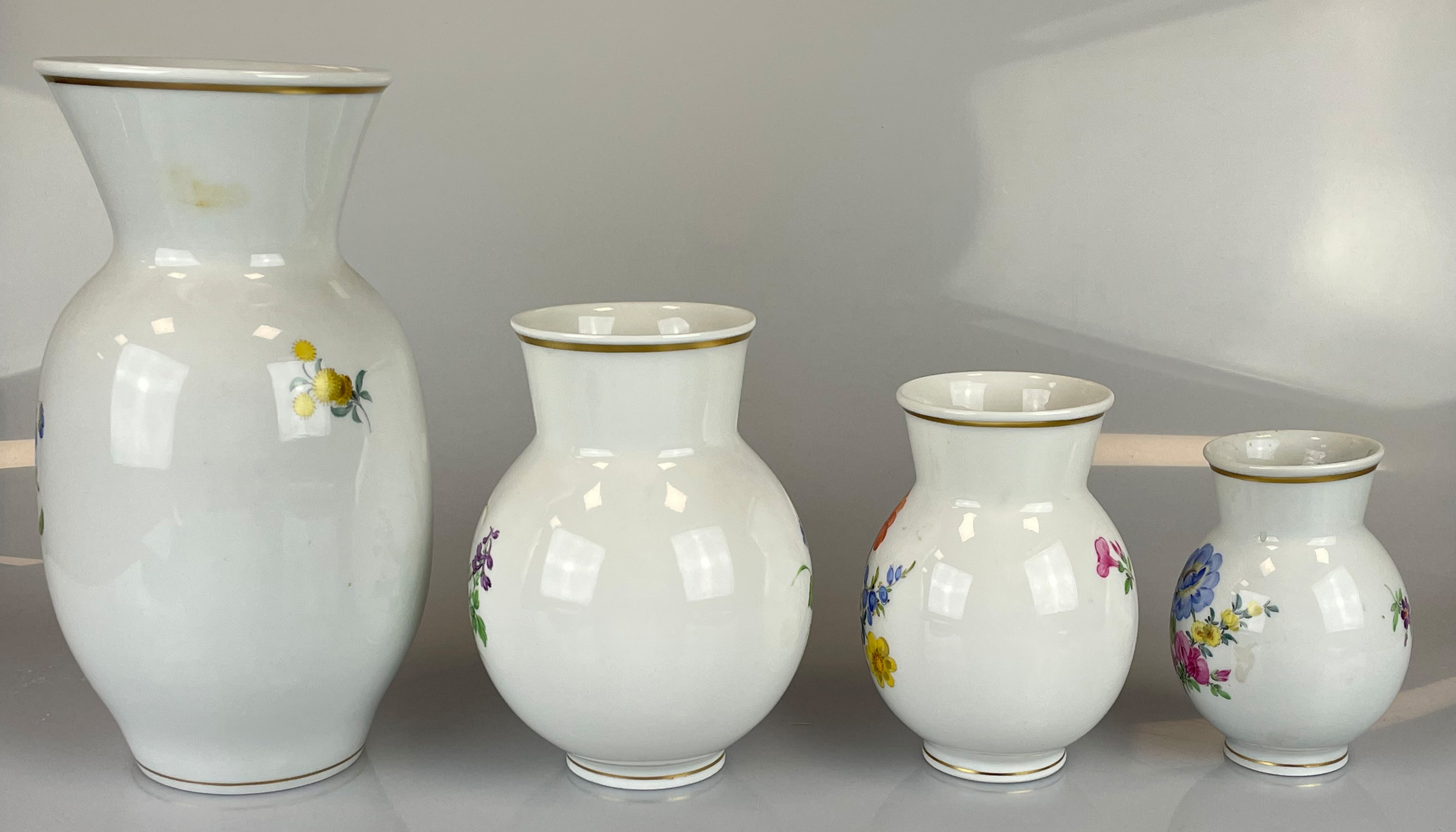 Vier Vasen. Meissen. 1. Wahl. Blumendekor. - Image 3 of 12