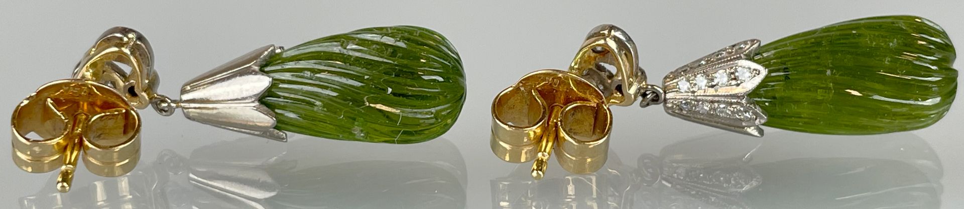 Paar Ohrstecker 750 Weißgold / Gelbgold mit Brillantbesatz und grünen Farbsteinen. - Bild 3 aus 9