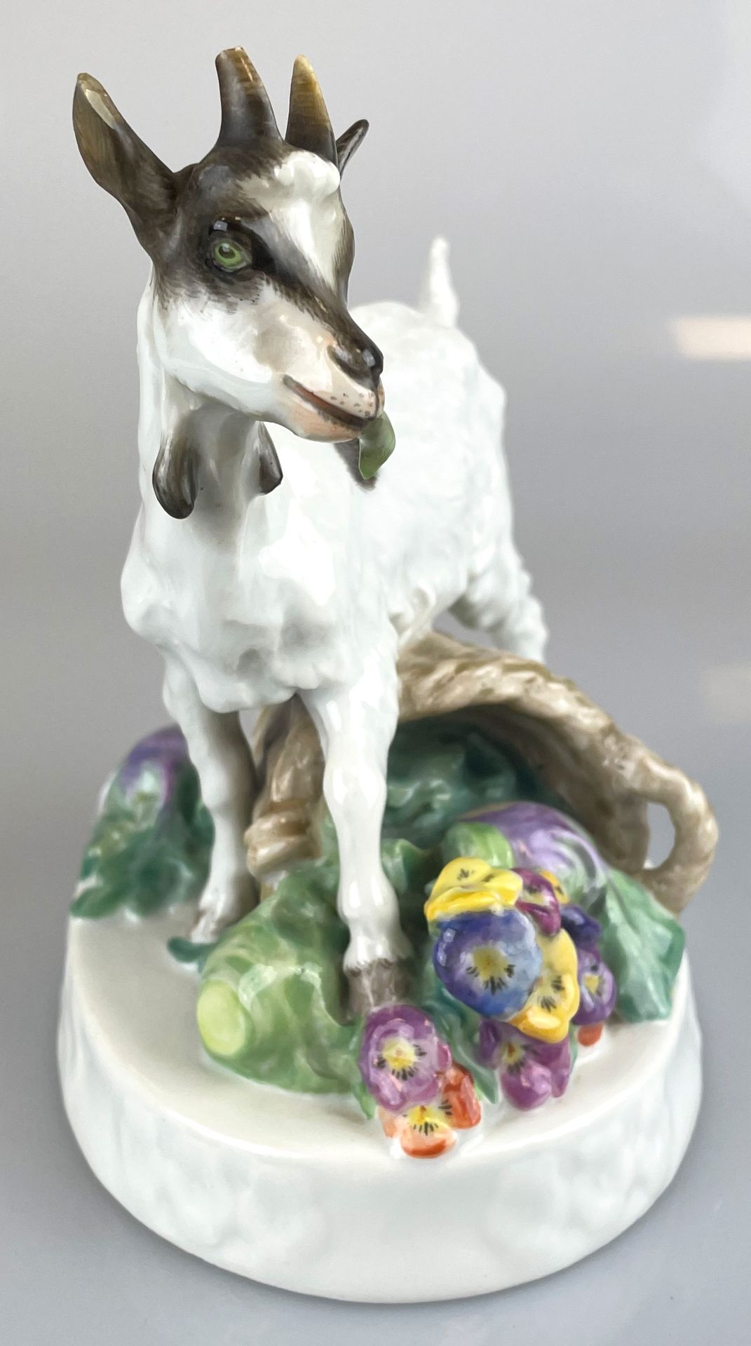 Porzellanfigur Meissen "Ziege mit Korb". 1. Wahl. Um 1940. - Bild 2 aus 11