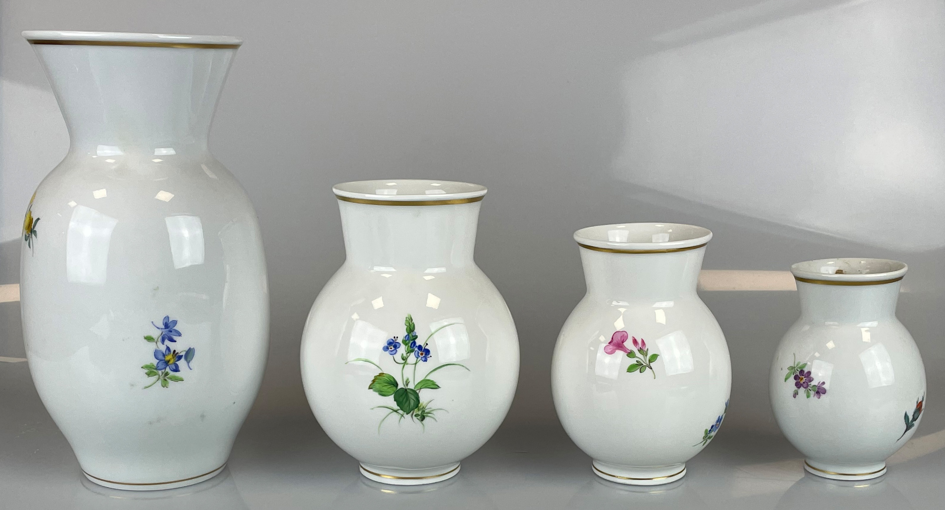 Vier Vasen. Meissen. 1. Wahl. Blumendekor. - Image 4 of 12