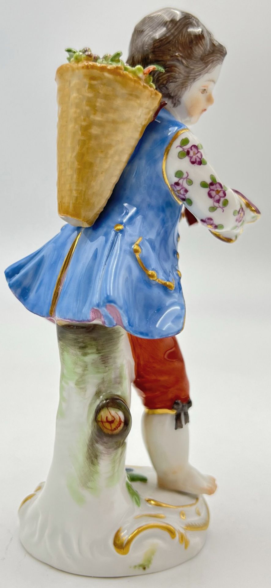 Figur ''Knabe mit Weinkiepe''. Meissen, 1. Wahl. - Image 5 of 11