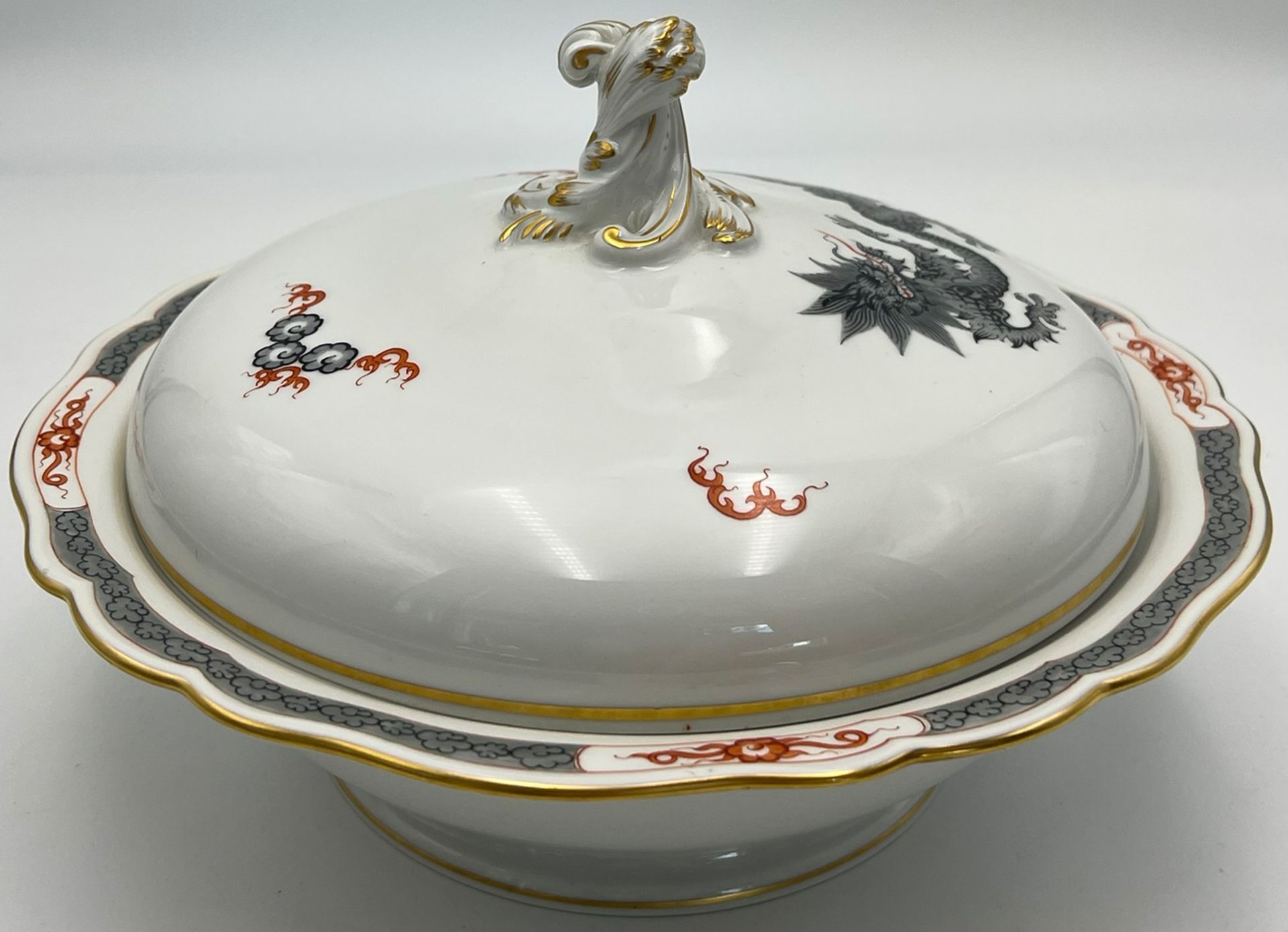 Deckelterrine Meissen. "Schwarzer Ming-Drache". - Image 5 of 15