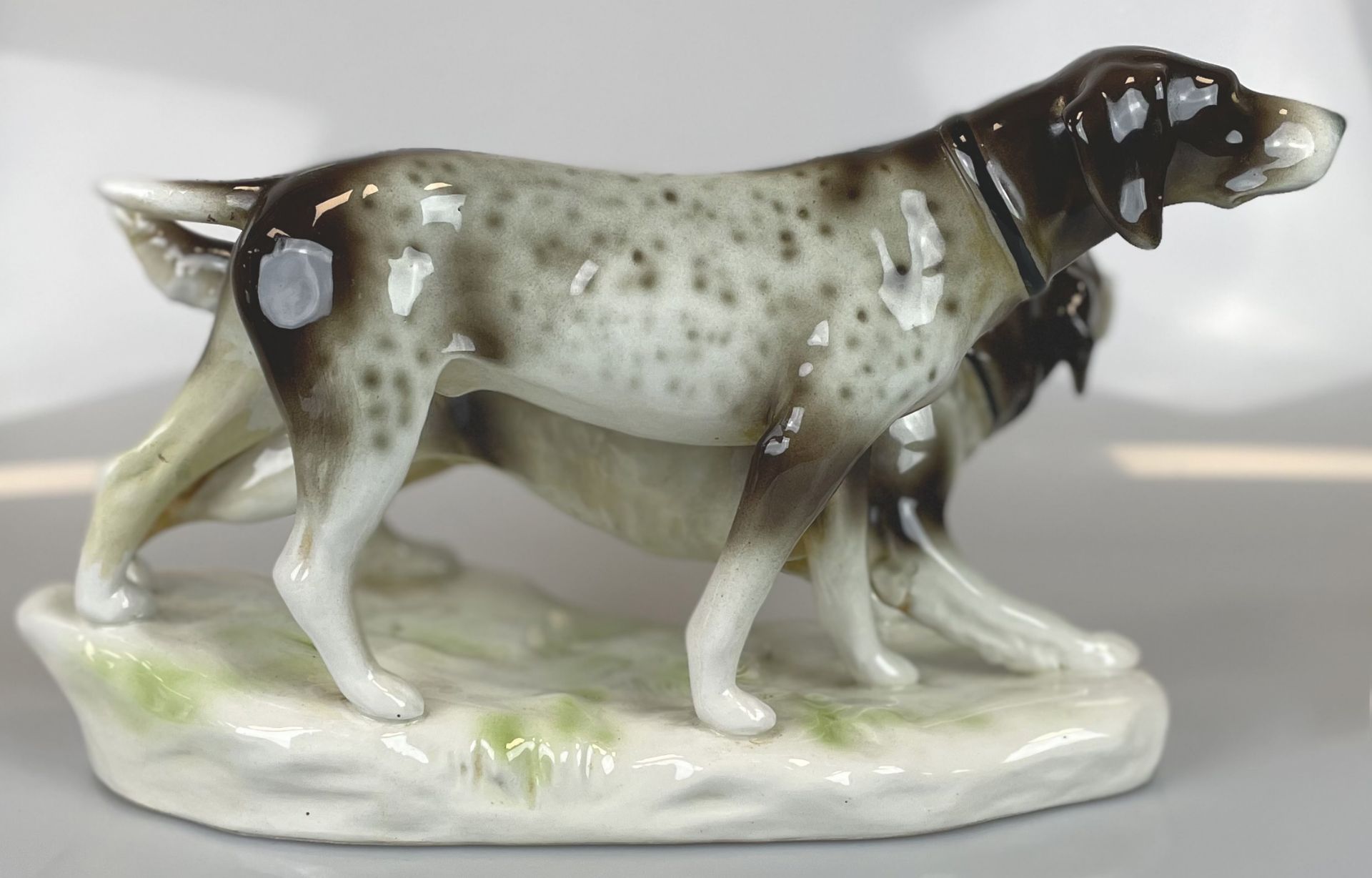 Große Porzellanfigur von Volkstedt. Englisch Pointer Jagdhunde. - Image 4 of 10