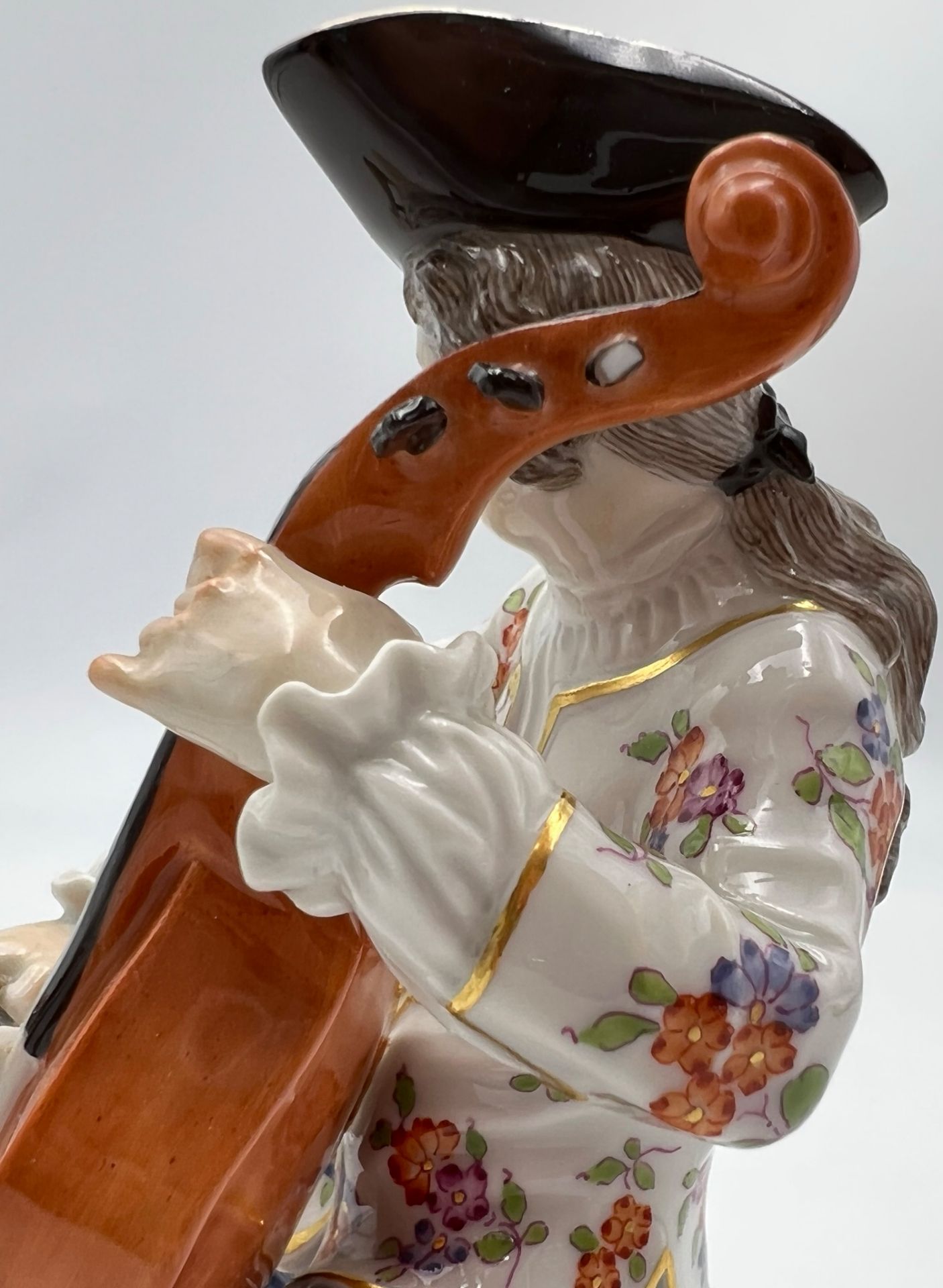 Figur "Bassgeiger". Meissen. 1. Wahl. - Bild 8 aus 11