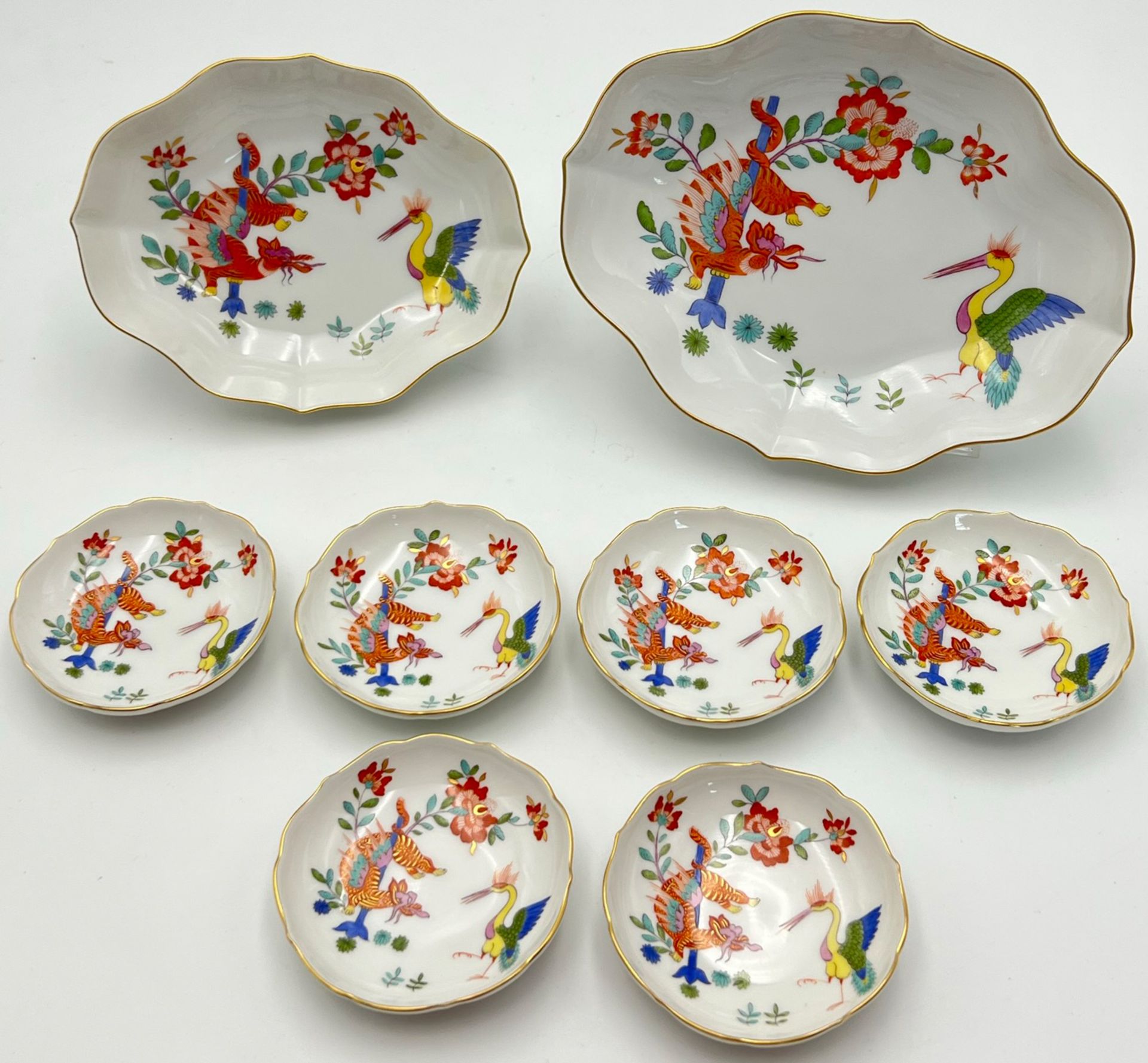 8 Schalen von Meissen. 1. Wahl. Kakiemon: Chinesischer Drache mit Storch.