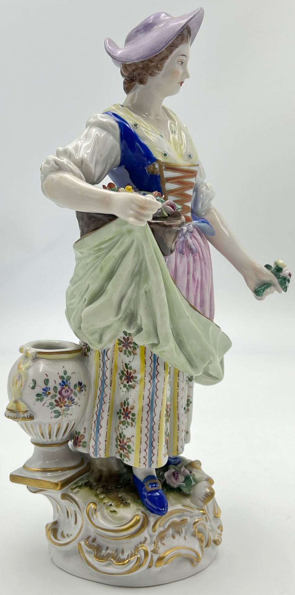 Porzellanfigur Blumenverkäuferin. Rudolstadt. Entwurf: Ernst Bohne (1854 - 1920). - Bild 6 aus 17