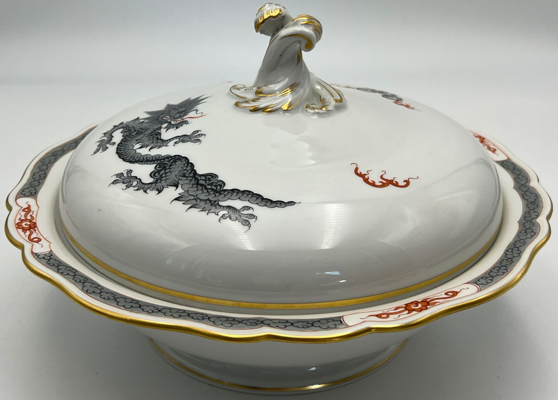 Deckelterrine Meissen. "Schwarzer Ming-Drache". - Image 2 of 15