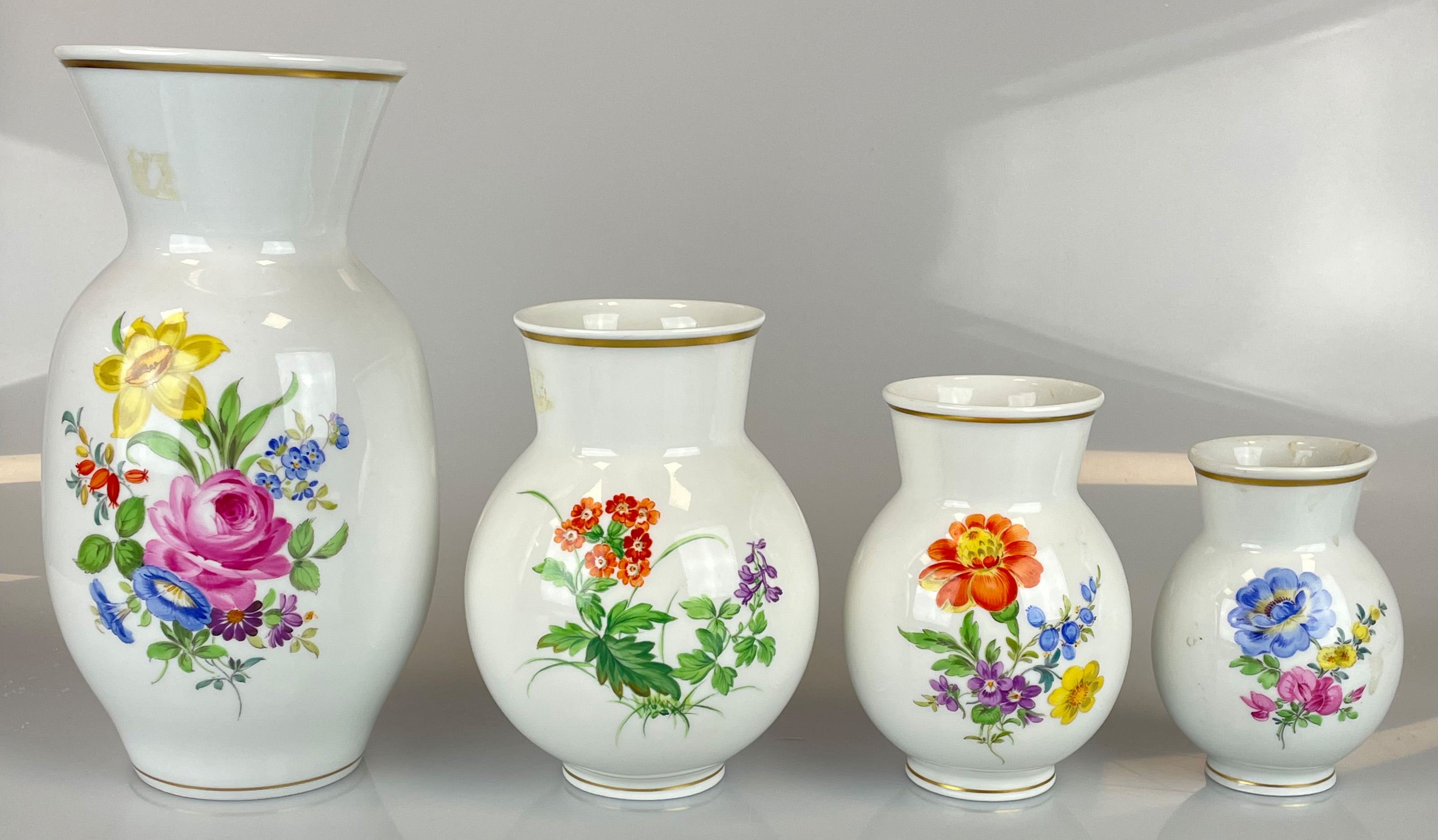 Vier Vasen. Meissen. 1. Wahl. Blumendekor. - Image 2 of 12