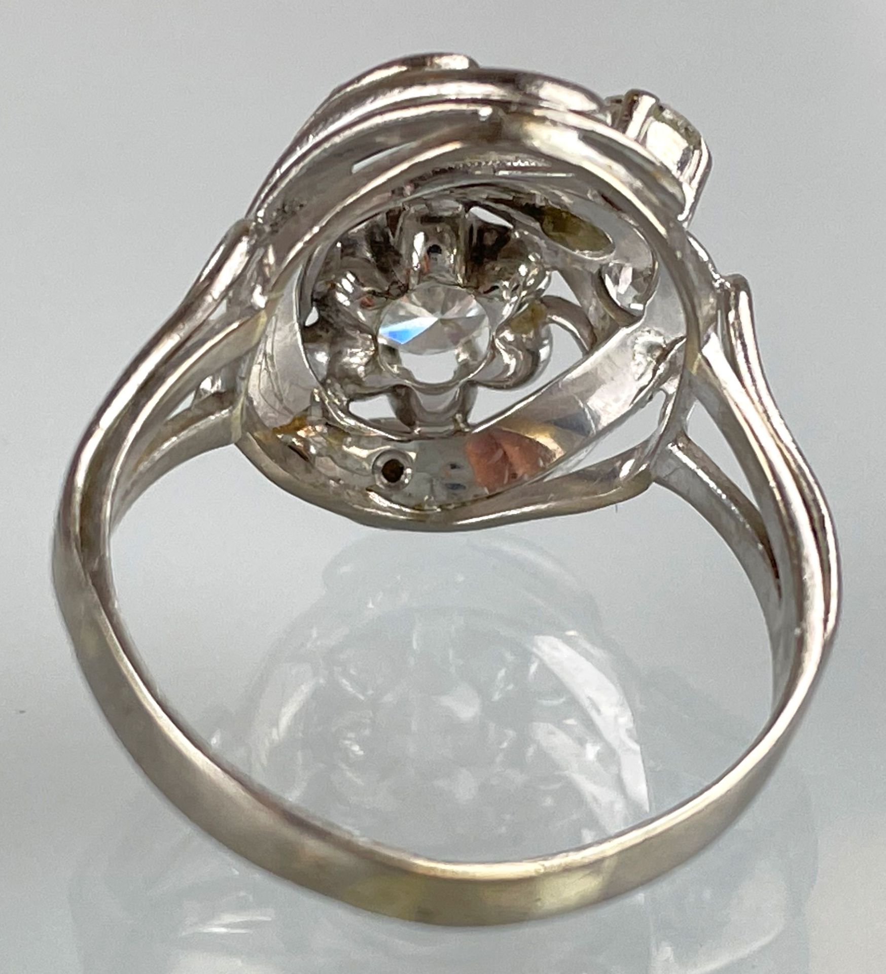 Damenring 750 Weißgold mit Brillanten und kleinen Diamanten. - Image 5 of 9