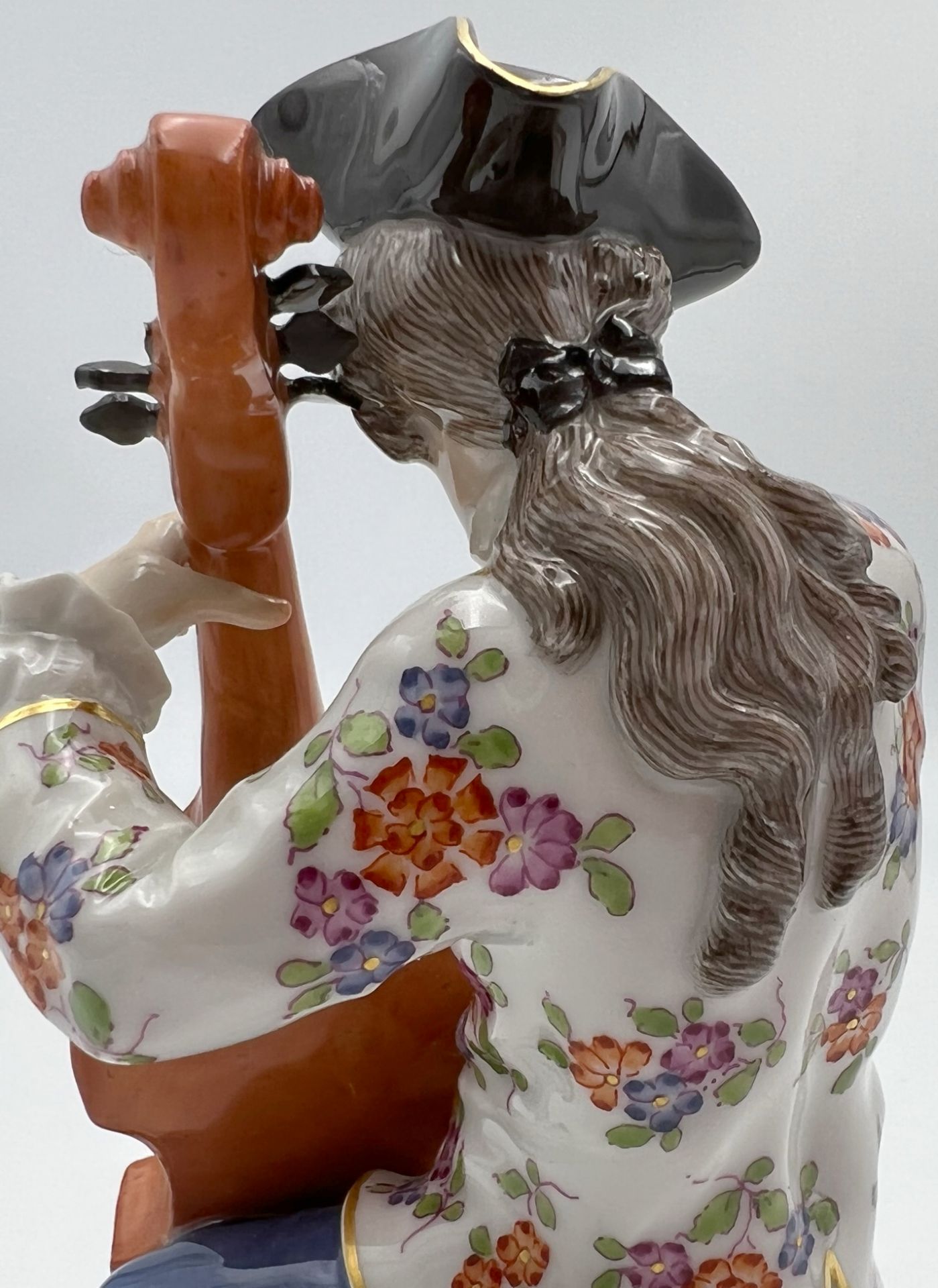 Figur "Bassgeiger". Meissen. 1. Wahl. - Bild 9 aus 11