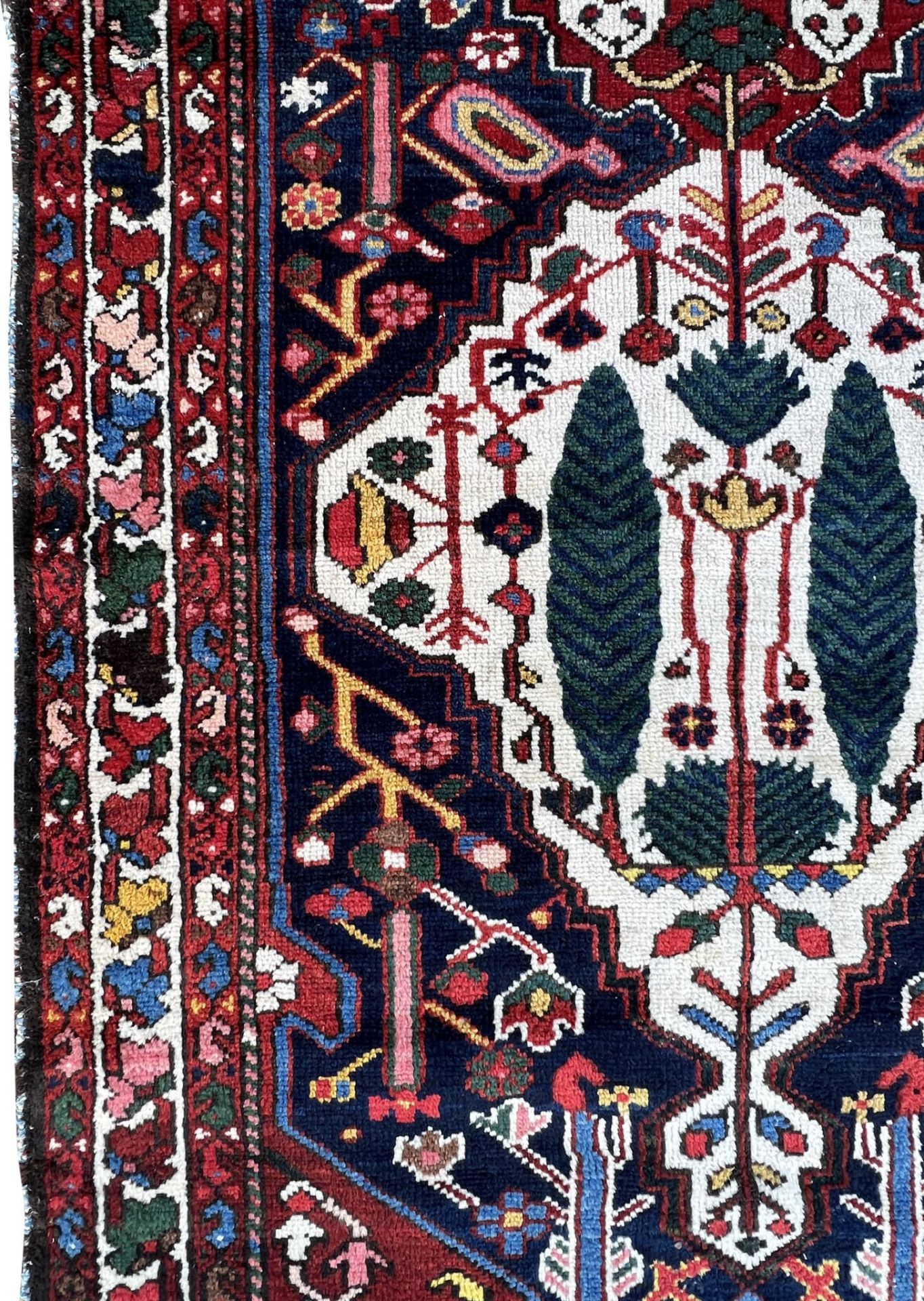 Bachtiar Galerie. Perserteppich. Iran. Mit Zypressenmuster. - Bild 4 aus 19